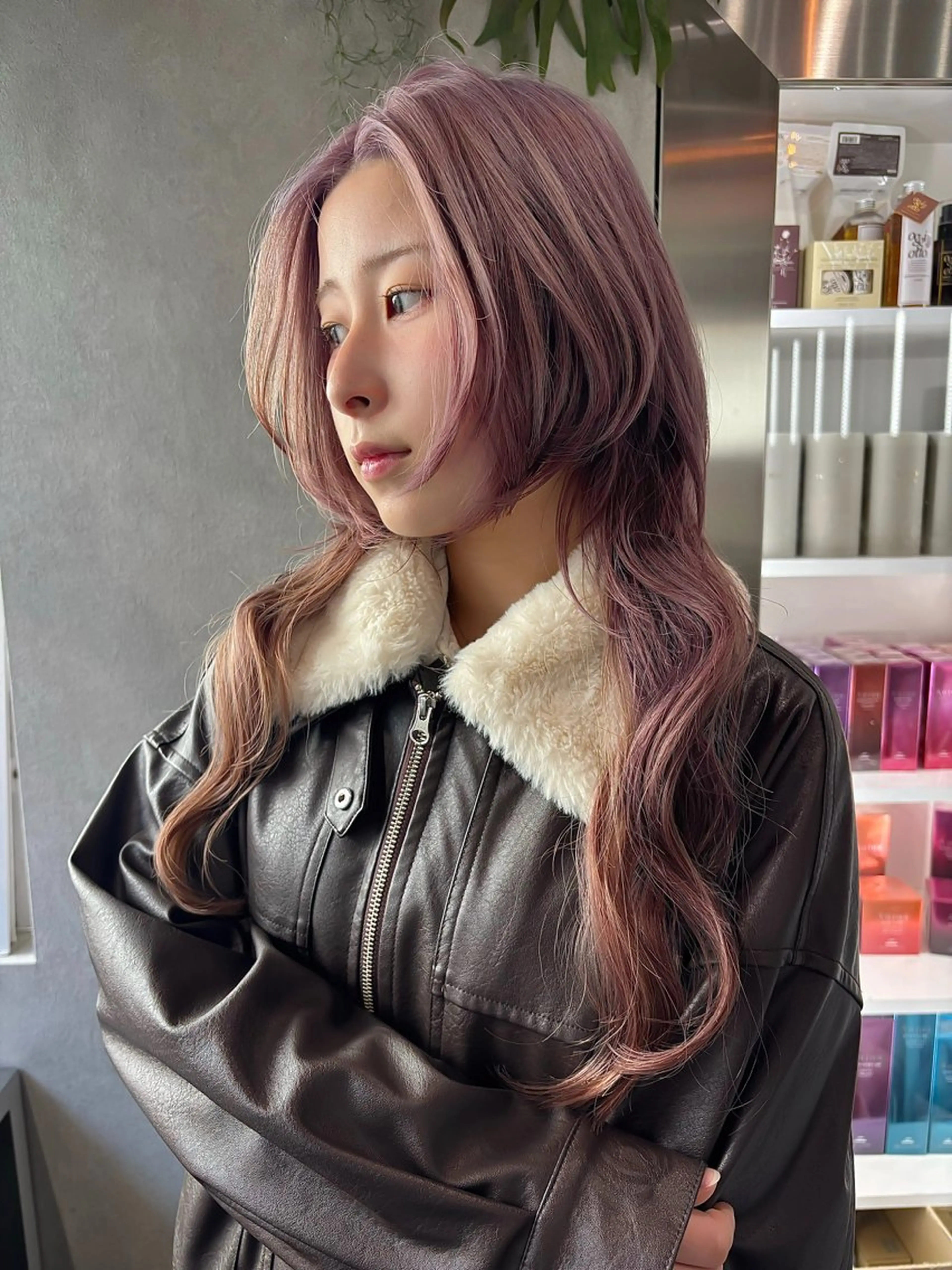 ロング カラー ヘアアレンジ 切りっぱなしボブ ブリーチ ダブルカラー イヤリングカラー ハイライトカラー ヘアカラー iona/ハイトーン /ネイルのネイルデザイン