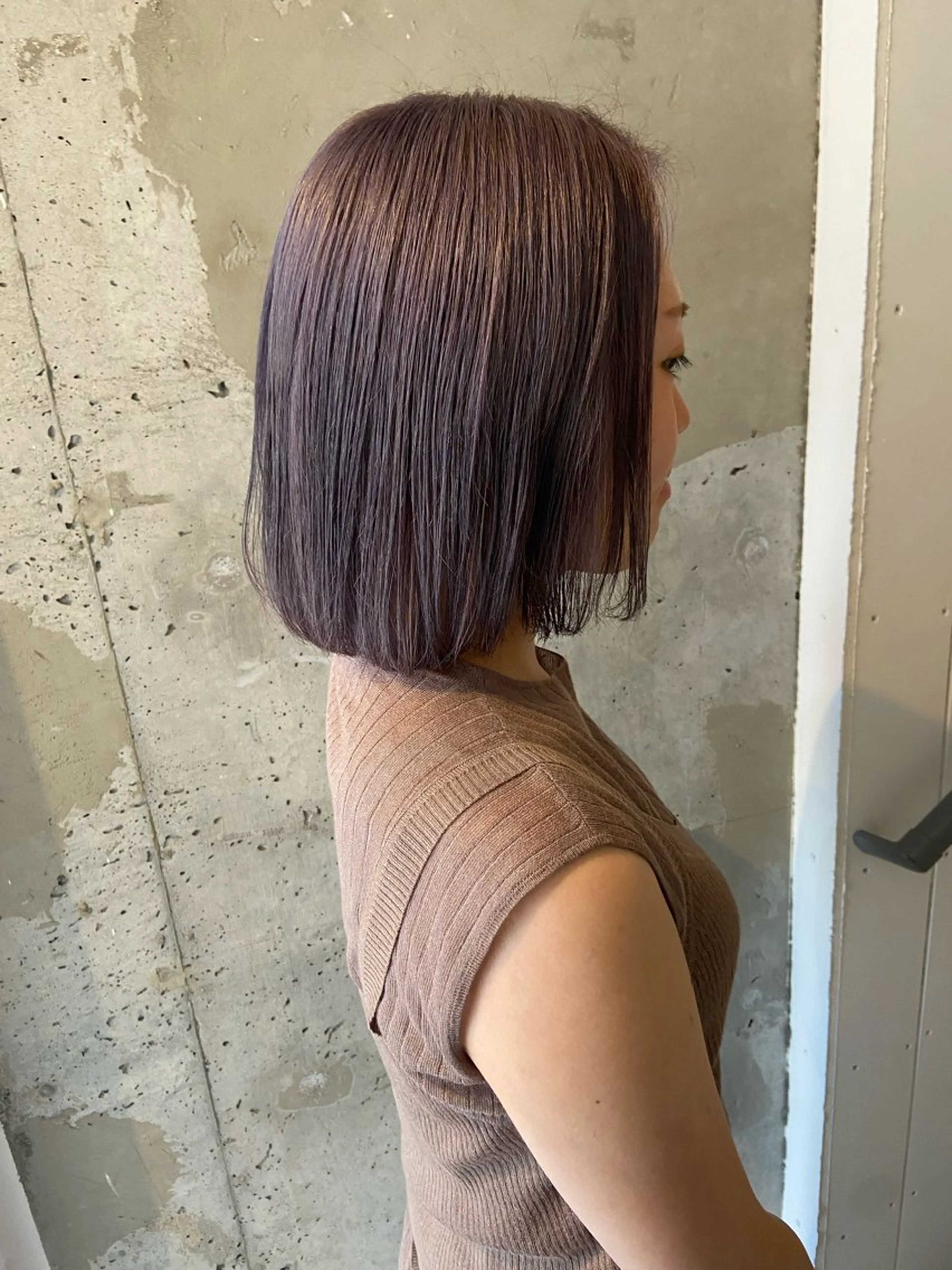 ミディアム カラー グレージュ ラベンダーカラー ラベンダーグレージュ ラベンダーグレー ヘアカラー トリートメント AILEE所属・ウルフカット レイヤーカット上柿のヘアスタイル