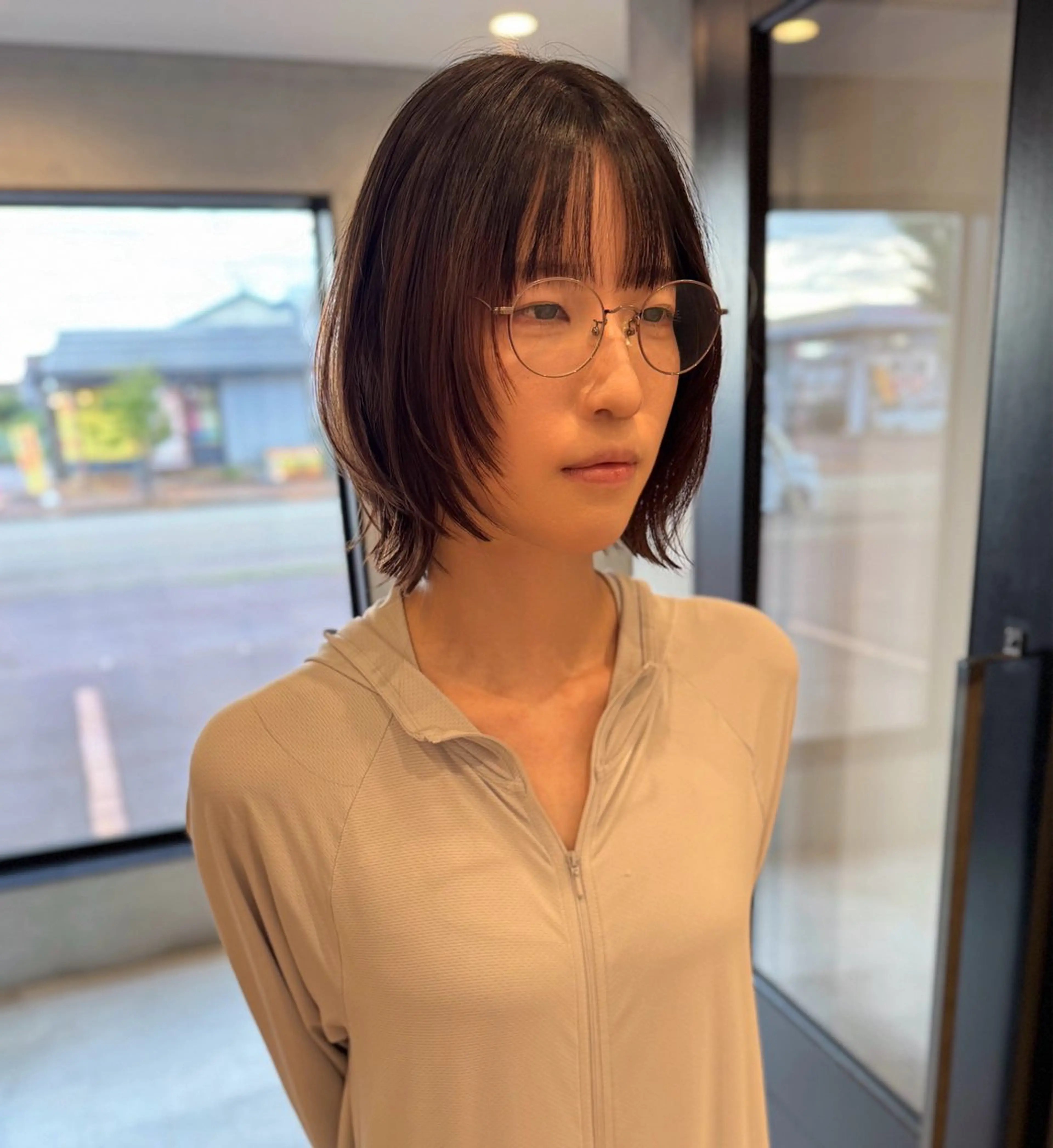 ショート ベージュカラー/長岡 レイヤーカット/コウのヘアスタイル