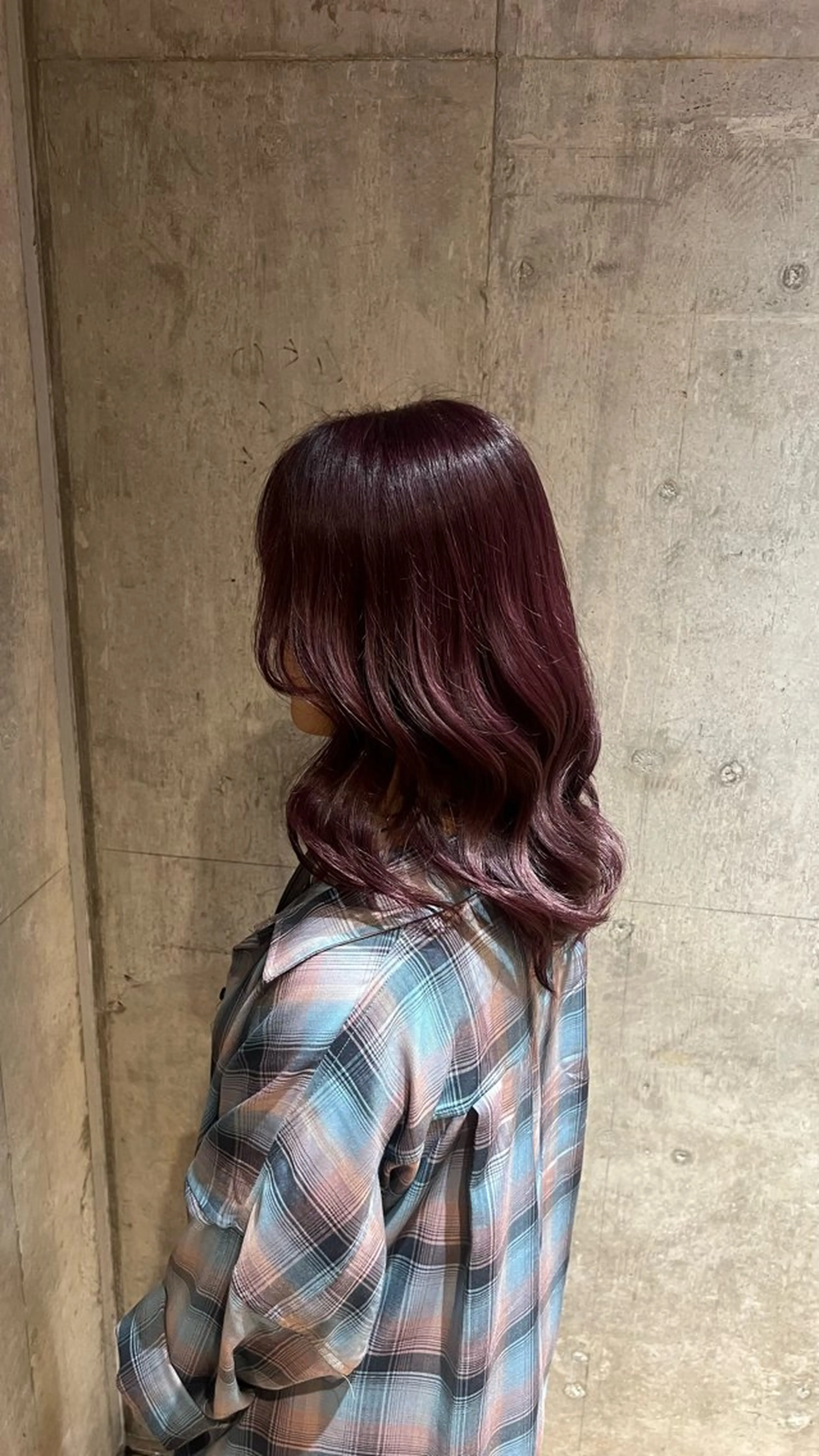 ミディアム カラー 三宅 凜佳のヘアスタイル