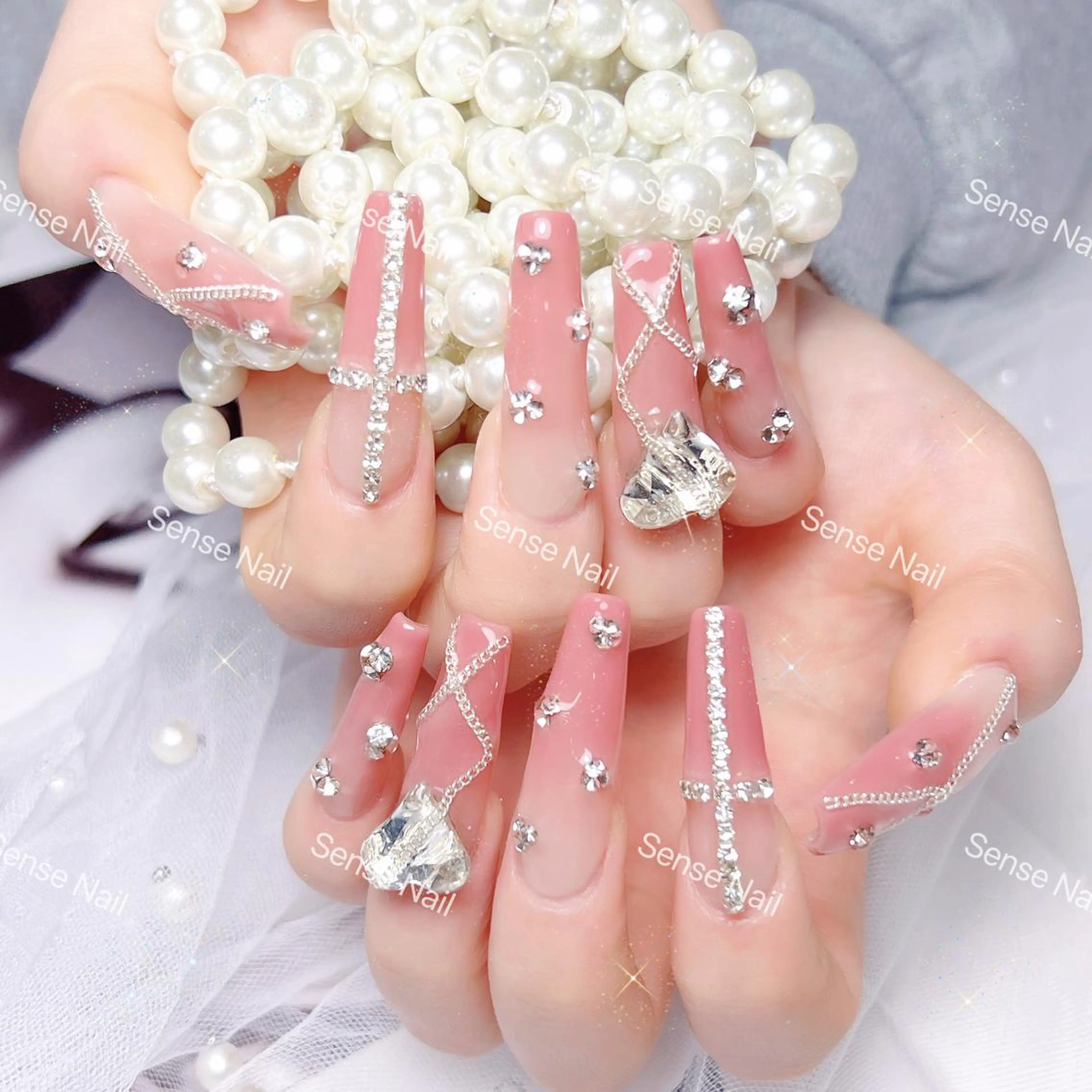 ネイル ハンドネイル ハンドケア Queening 🦋のネイルデザイン