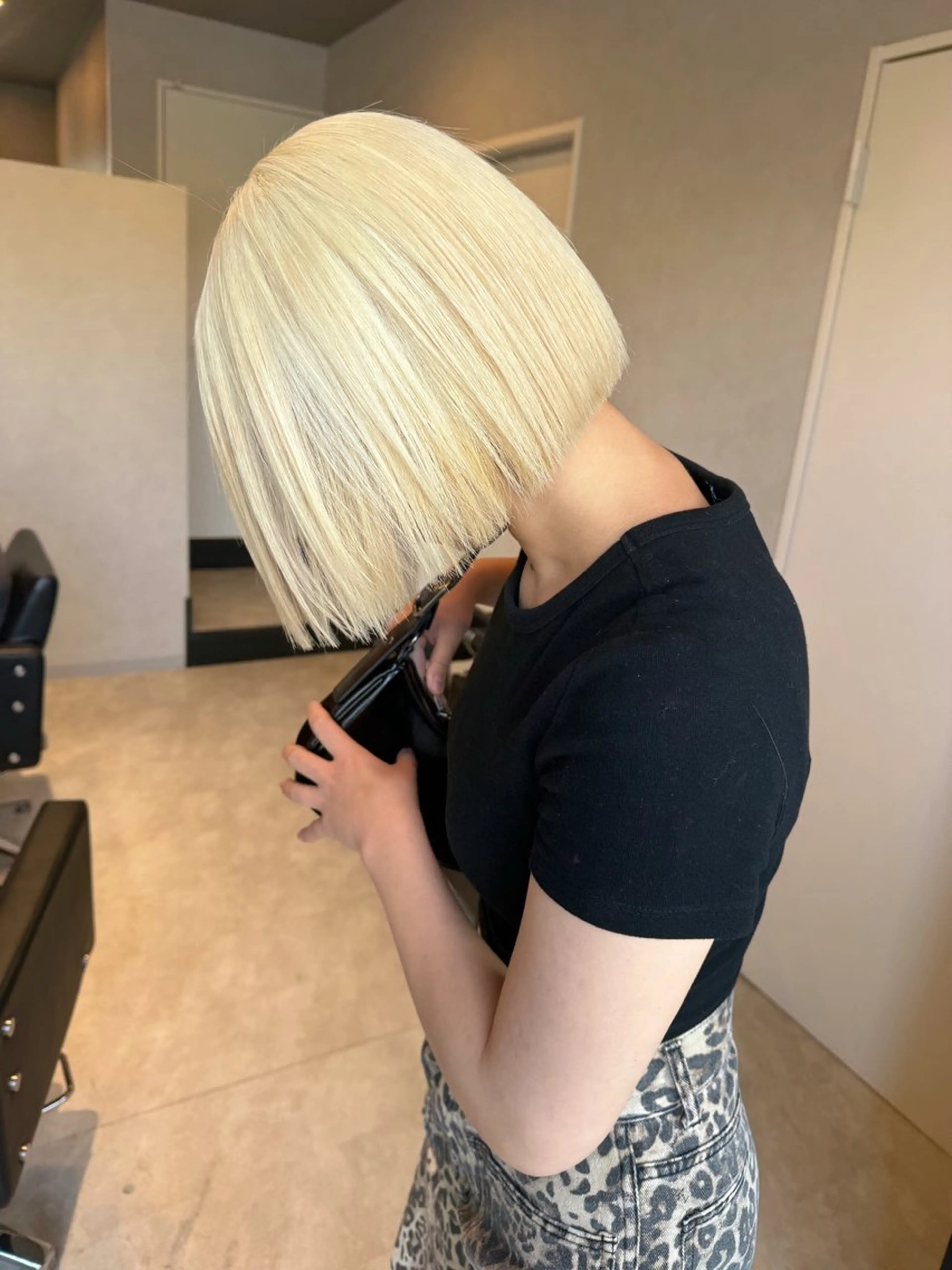 ショート カラー 抜きっぱなしブロンド ブロンド ヘアカラー 透明カラー/レイヤー misaki °＊のヘアスタイル