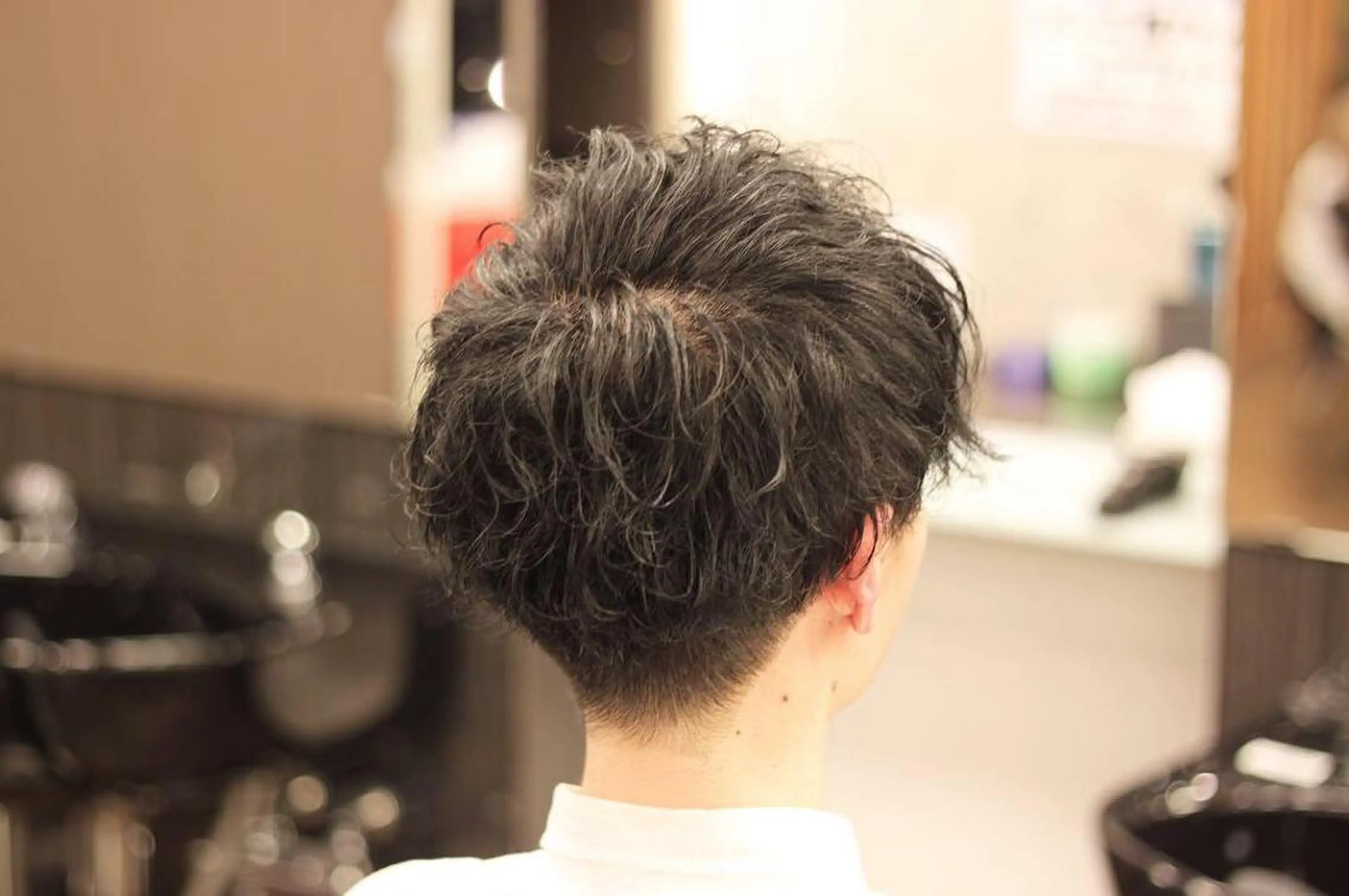 ミディアム パーマ メンズ ミディアムパーマ マッシュ メンズパーマ 刈り上げ 前田賢生 ご新規様はNGのヘアスタイル