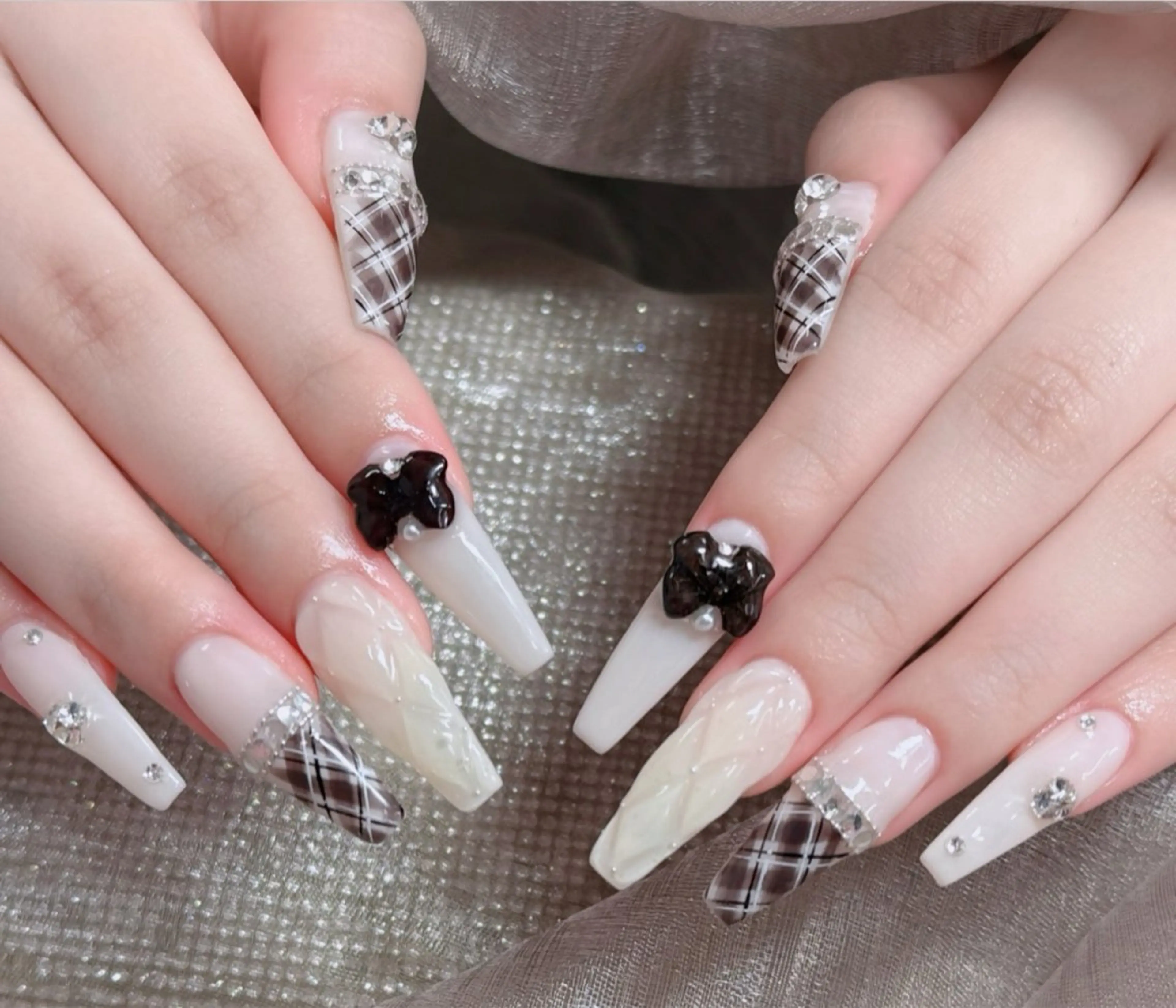 ネイル フレンチネイル ジェルネイル ガラスフレンチ ハロウィン ハート ハンドネイル H.baby Nail Salonのネイルデザイン