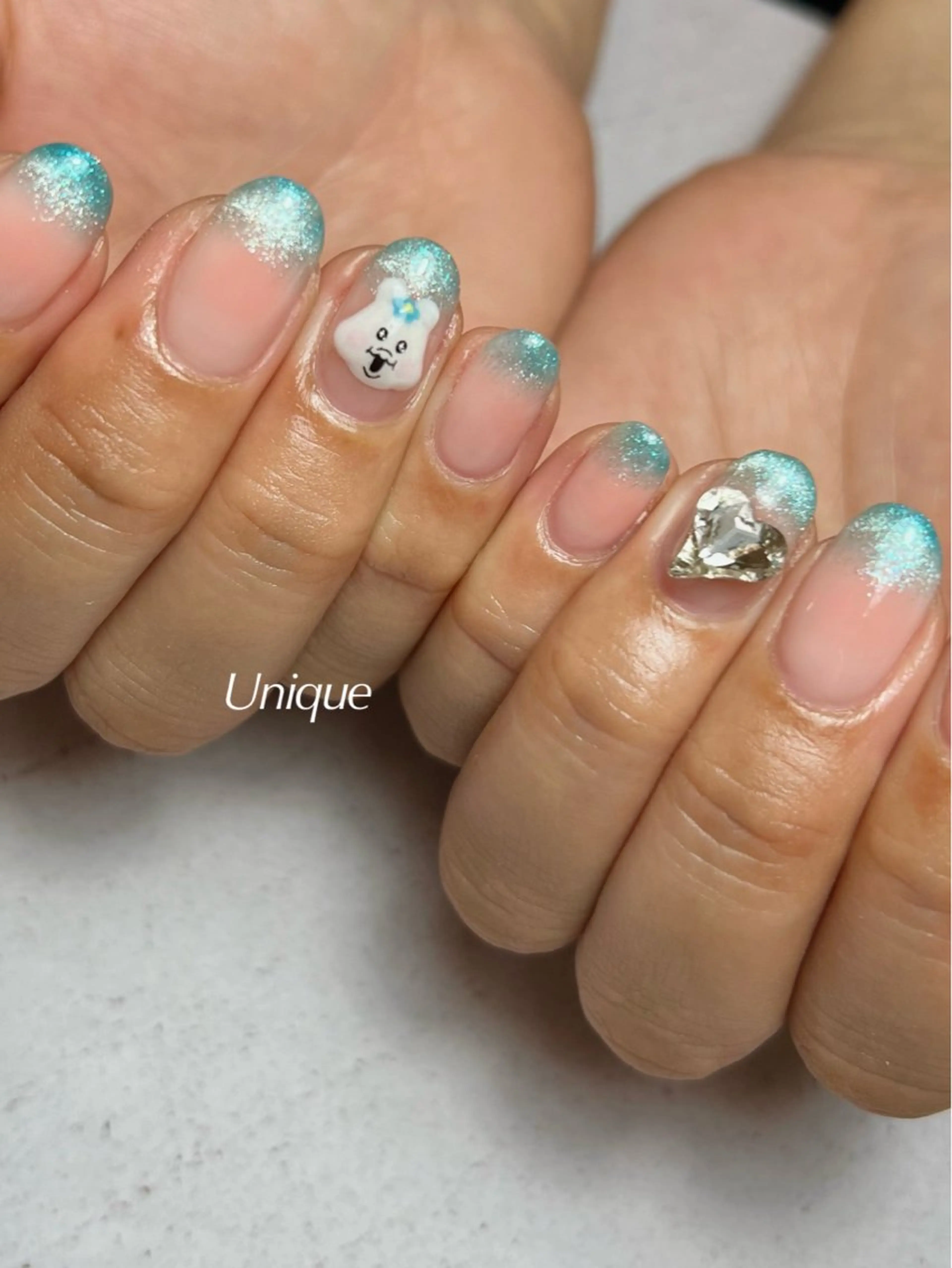 ネイル 持ち込み ハンドネイル Unique 【ユニーク】のネイルデザイン