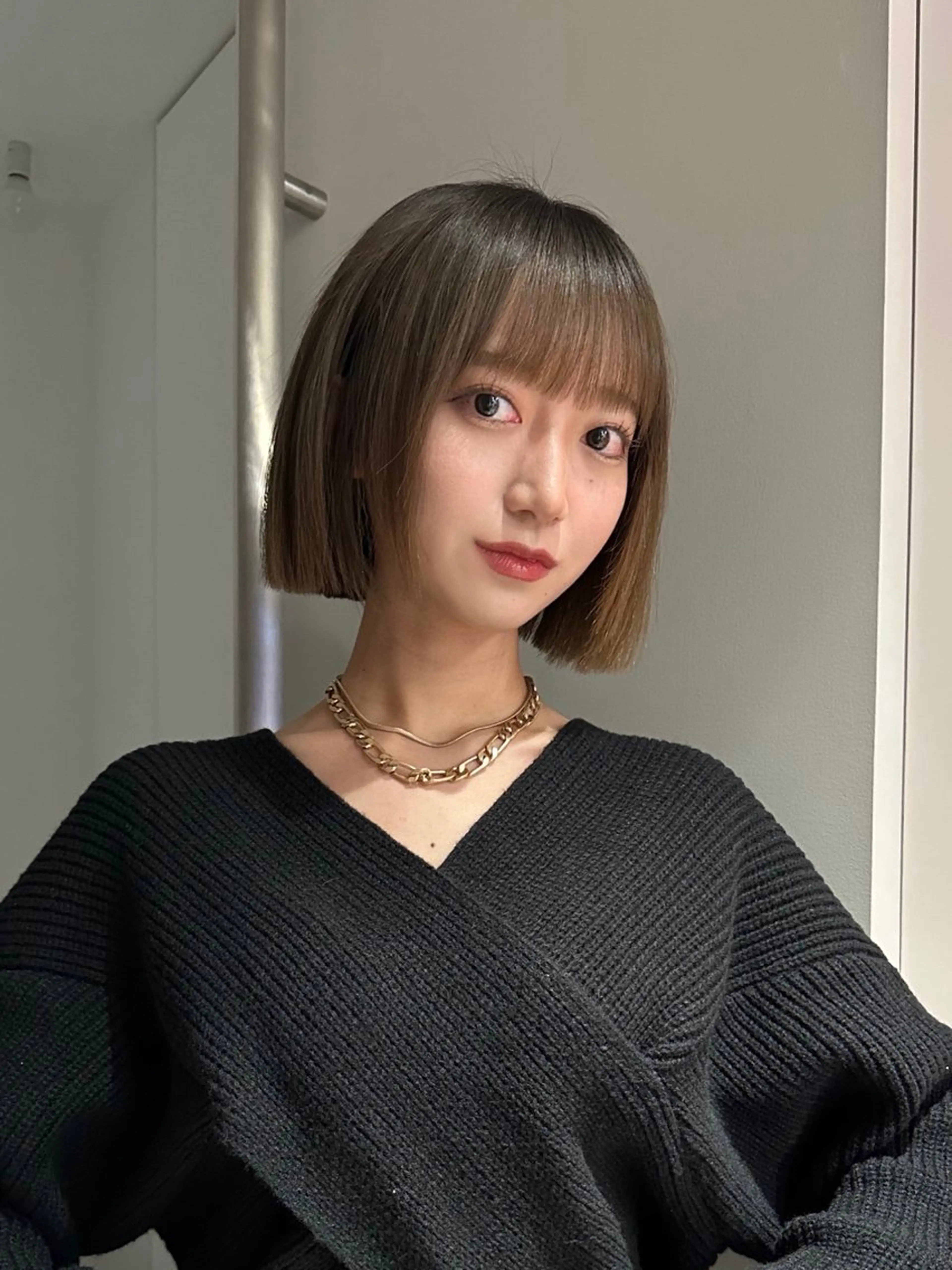 ショート カラー 切りっぱなしボブ 前下がりボブ ワンレンボブ ボブレイヤー ベージュカラー DEAN 名駅 YUHIのヘアスタイル