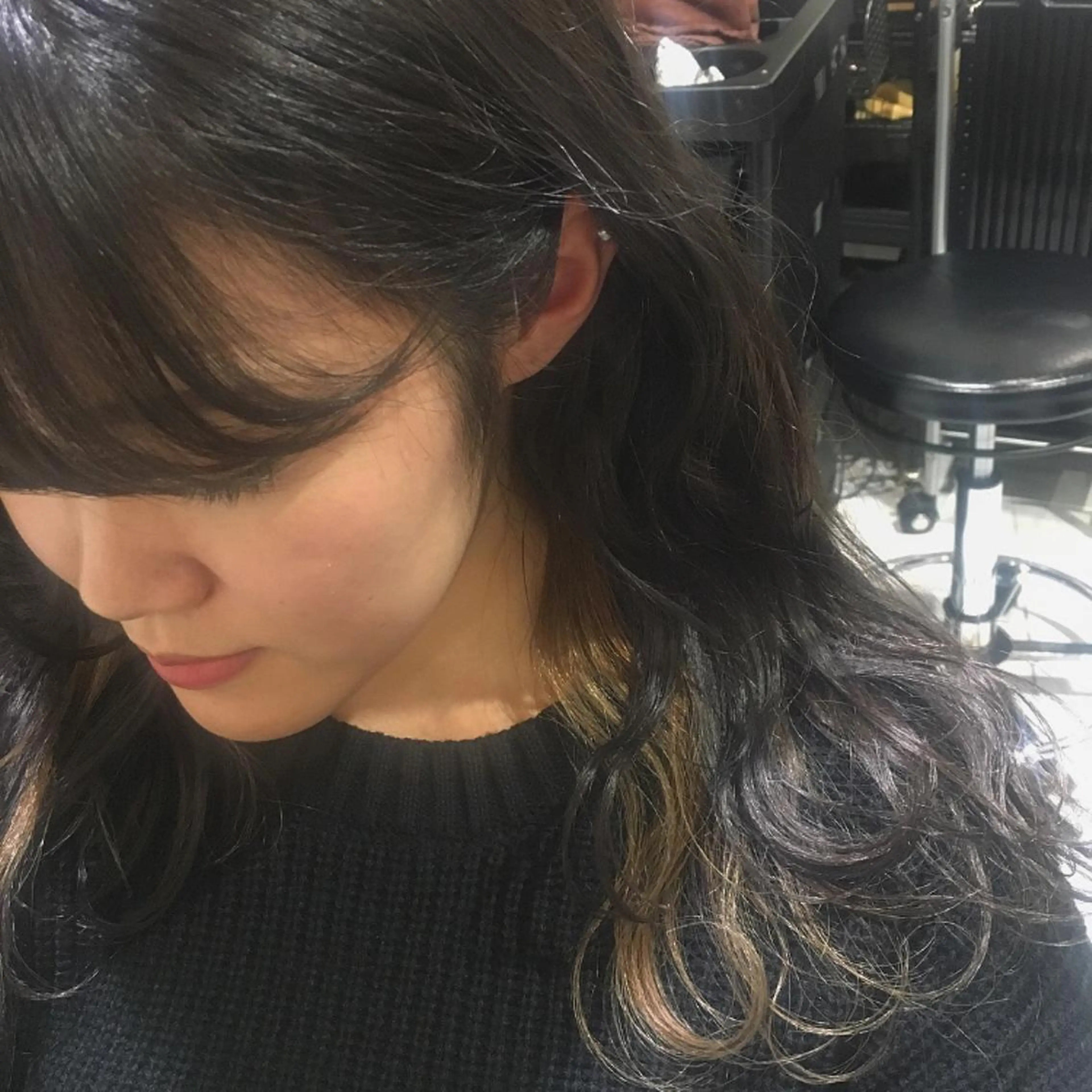 セミロング カラー インナーカラー ヘアカラー トリートメント 荒木 依莉亜のヘアスタイル