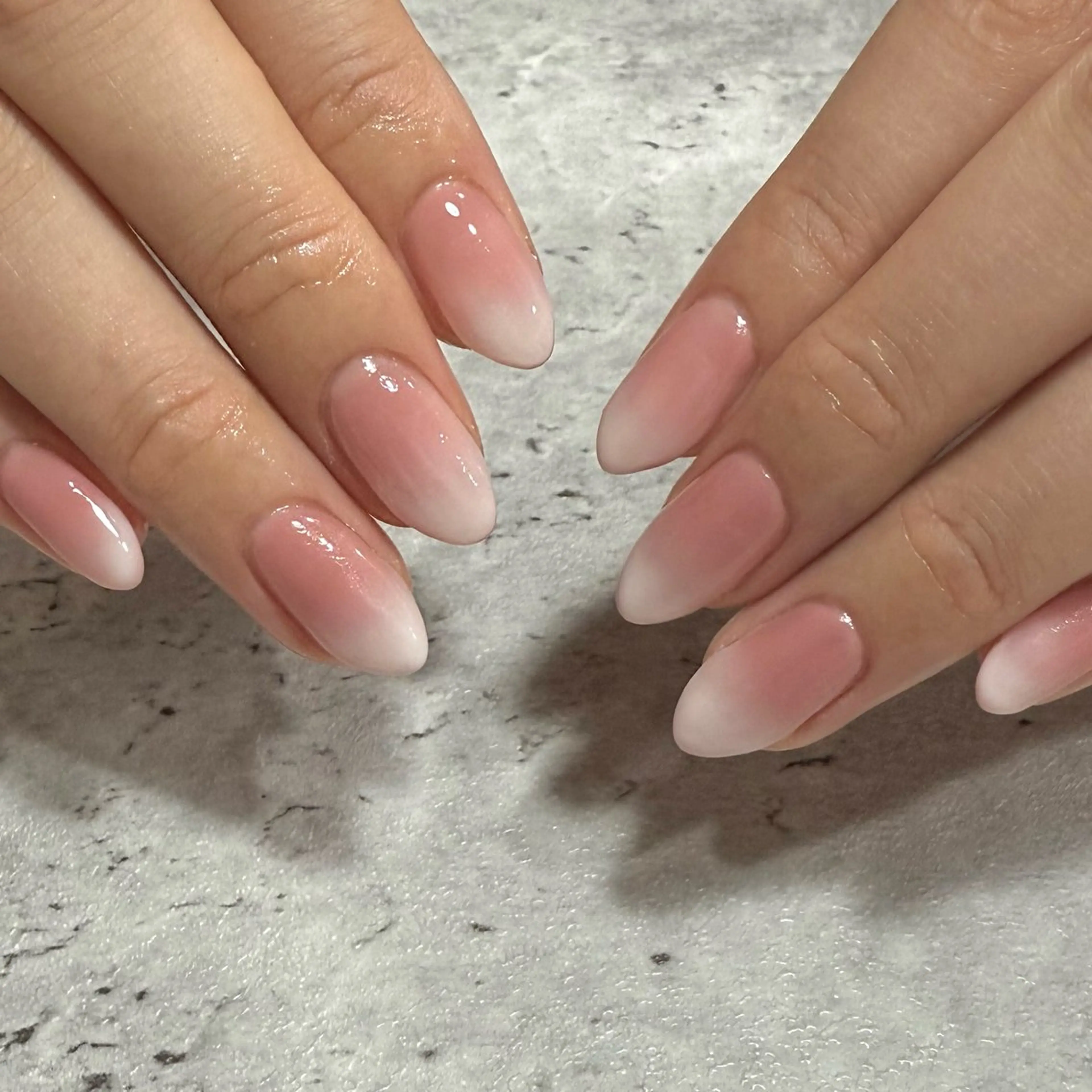 ネイル グラデーション 韓国ネイル オフィスネイル ピンク シンプルネイル ハンドネイル Reilly nail.所属・Reillynail レイリーネイルのネイルデザイン