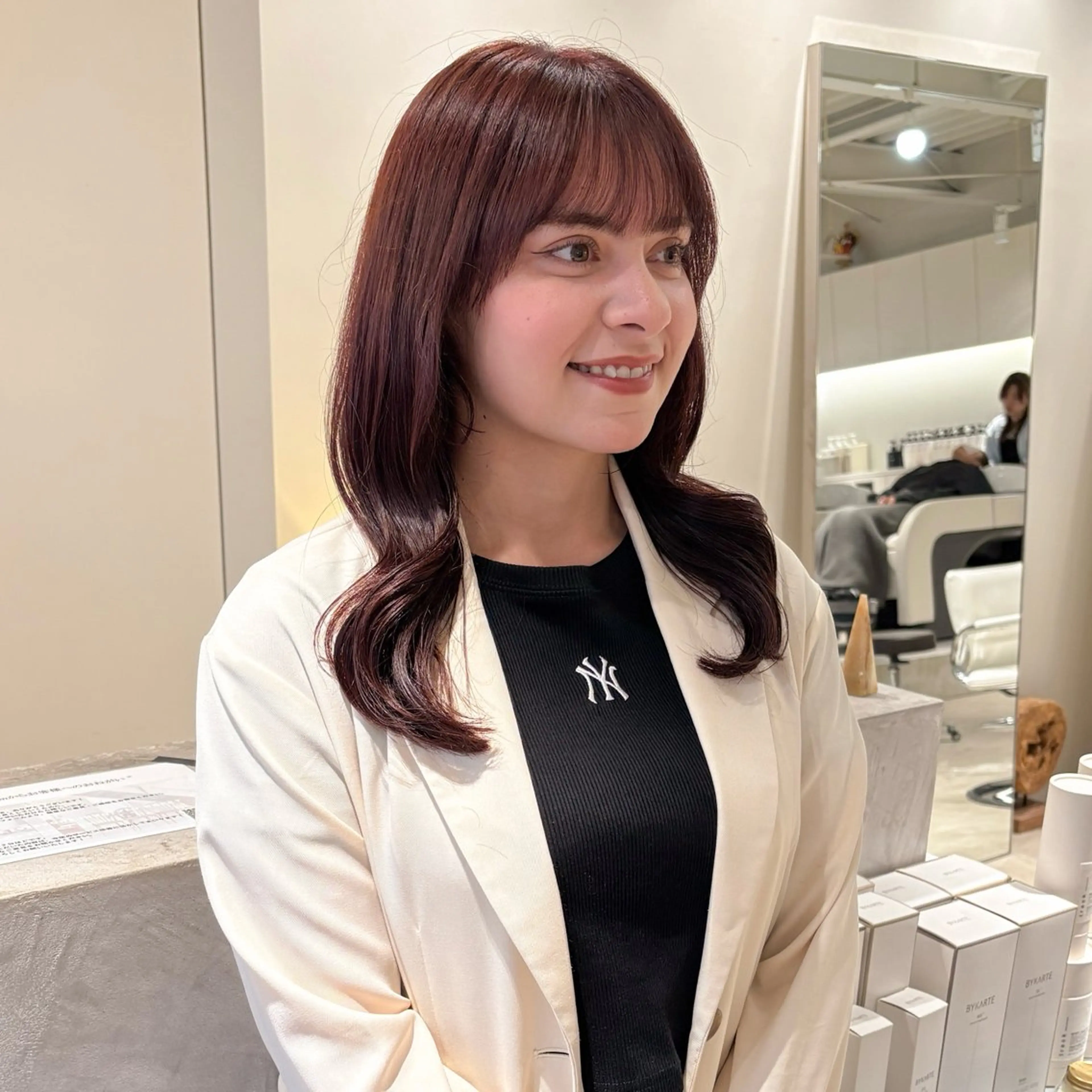 セミロング カラー ブラウンカラー ピンクカラー ピンクブラウン レイヤーカット 安西 香利奈のヘアスタイル