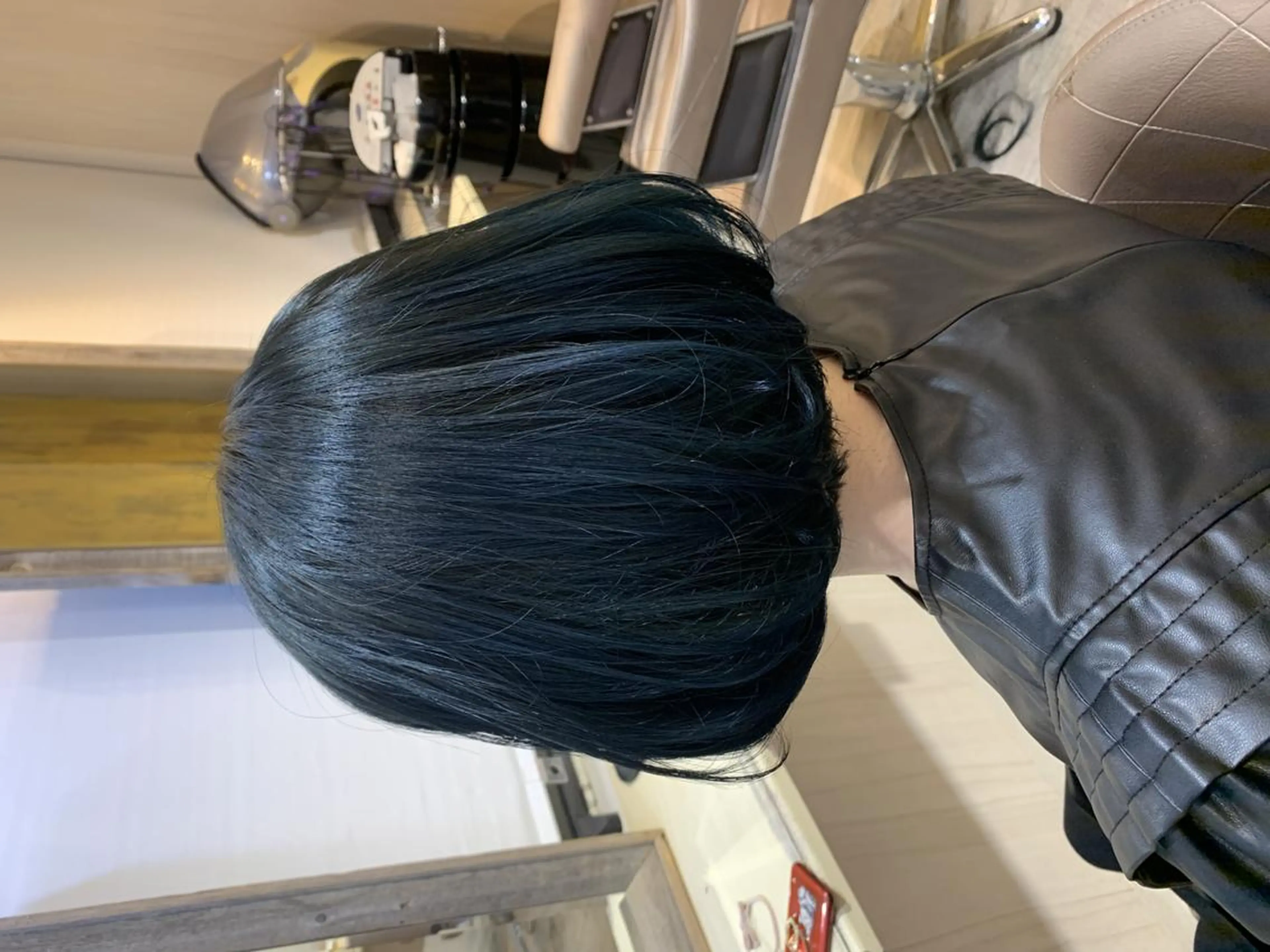 ショート カラー 嶋村夏実🌼レイヤー 🌸白髪ぼかしのヘアスタイル