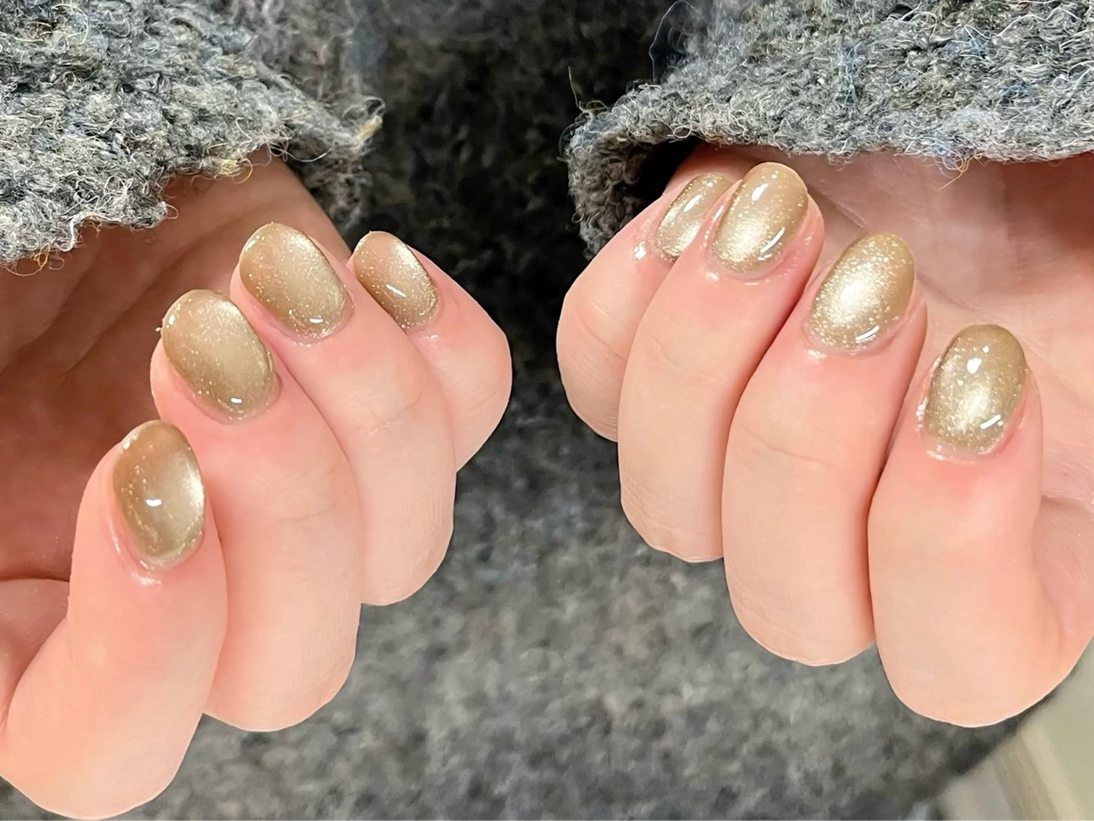 ネイル ゴールド キラキラネイル マグネットネイル シンプルネイル ハンドネイル ハンドケア 🎀NAIL🎀 AI🪄︎︎◝✩のネイルデザイン