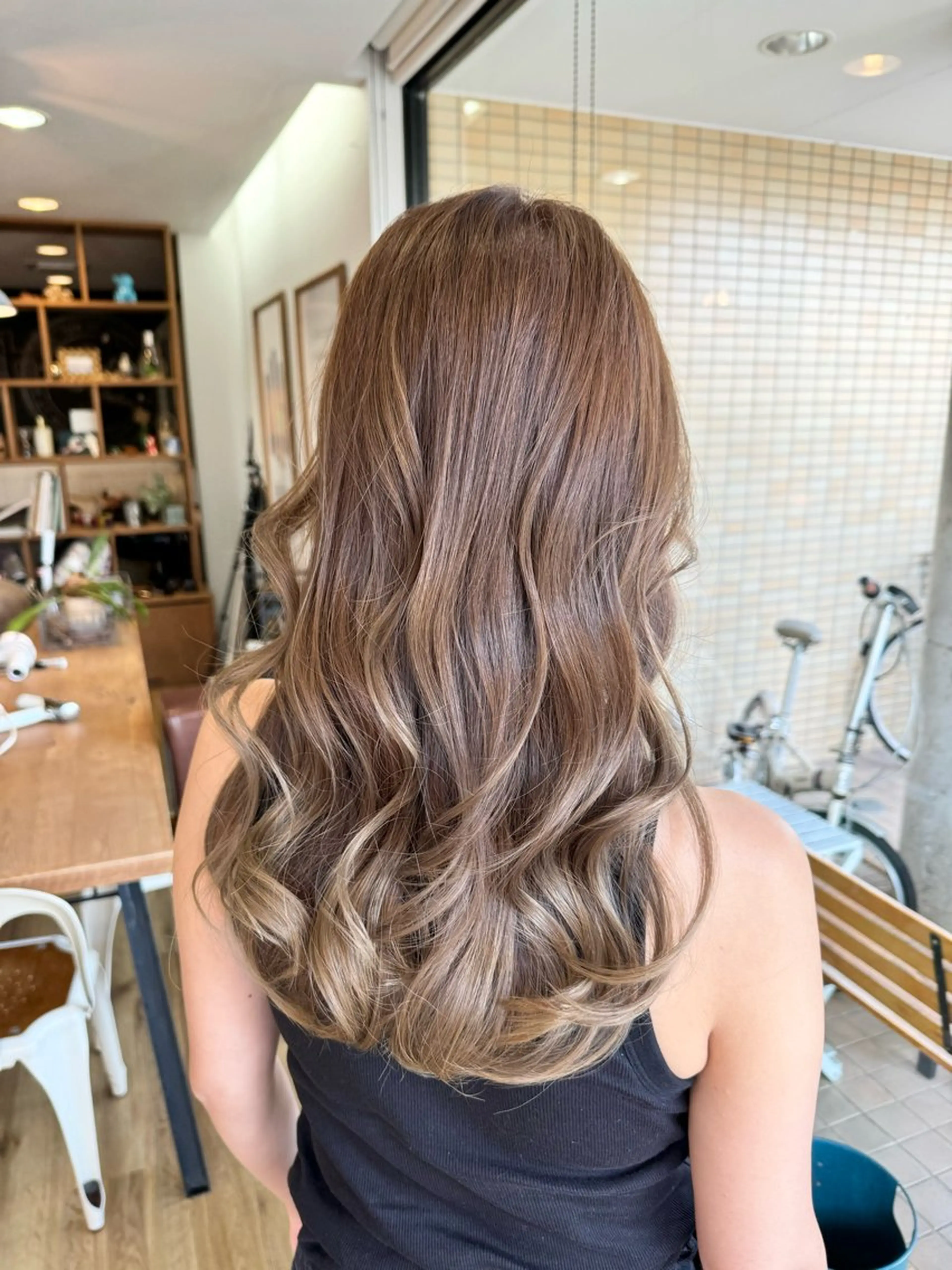 ロング カラー ベージュカラー ラベンダーカラー ラベンダーベージュ ヘアカラー トリートメント ツキダテ ユイのヘアスタイル
