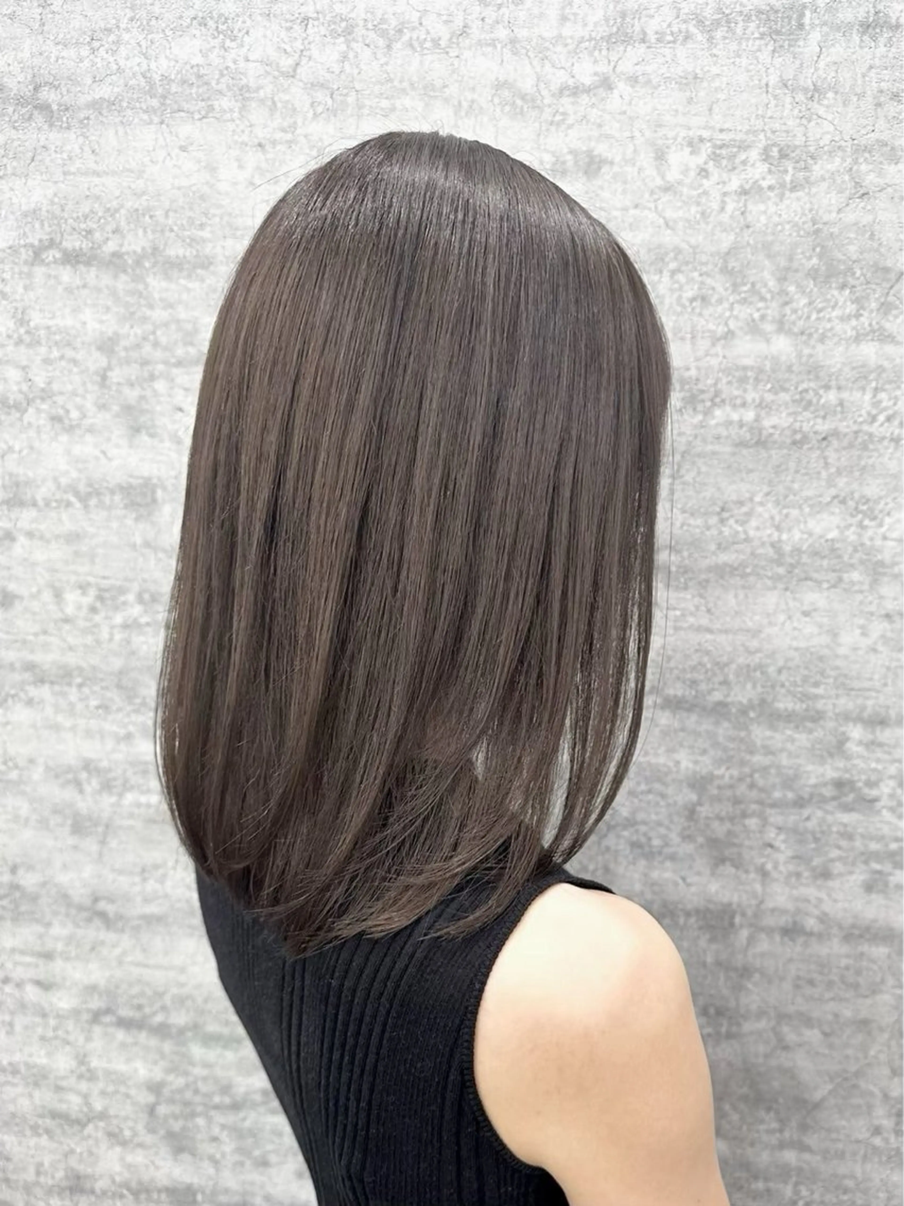 ミディアム カラー グレージュ 透明感カラー/レイヤ ーhinata.のヘアスタイル