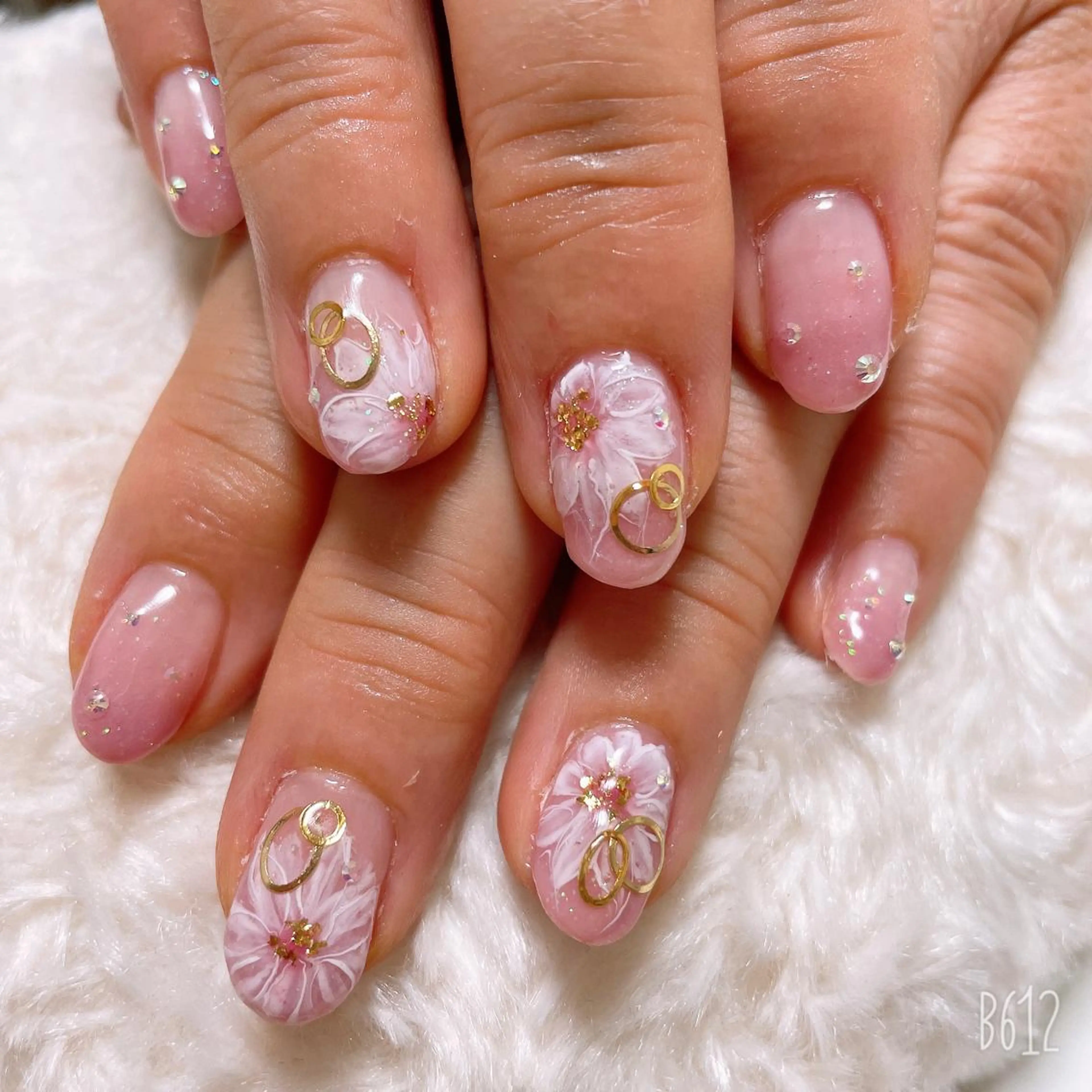 ネイル The Best Beauty受付担当のヘアスタイル