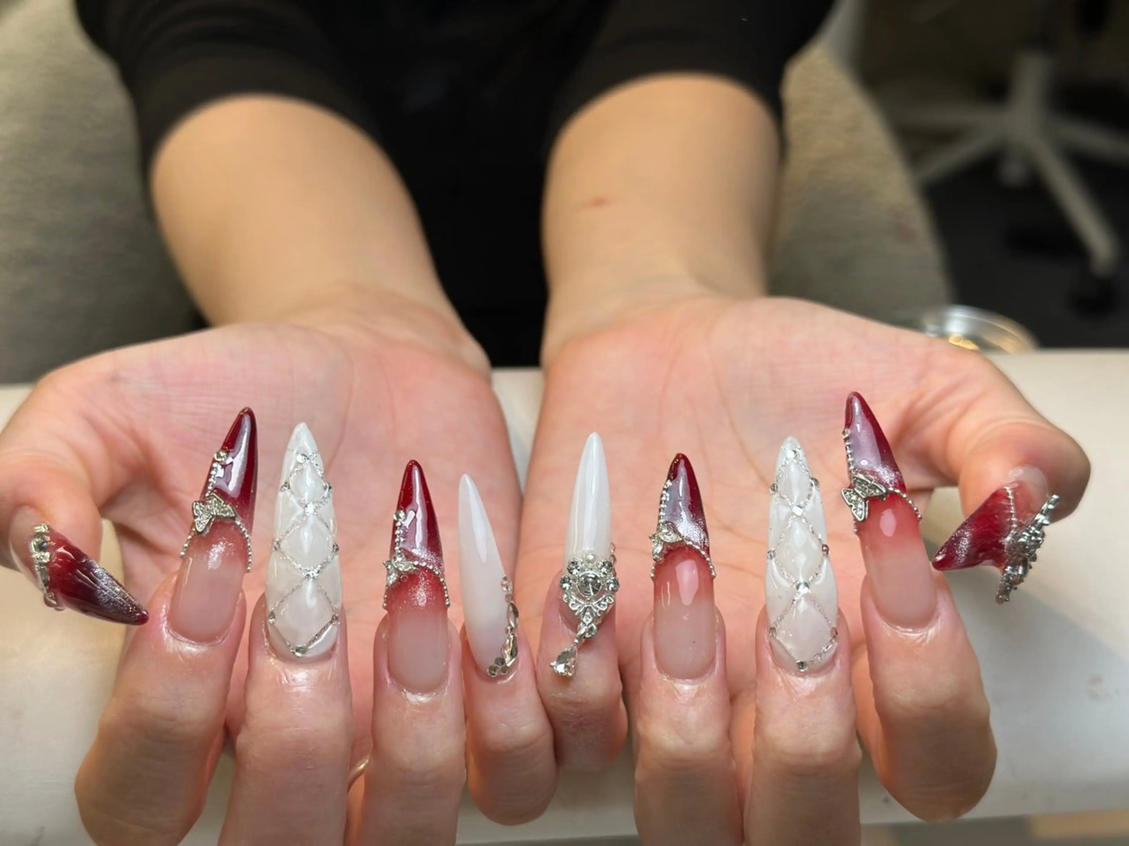 ネイル グラデーション キラキラネイル ワンカラーネイル 冬ネイル Jenn Nail Salonのネイルデザイン
