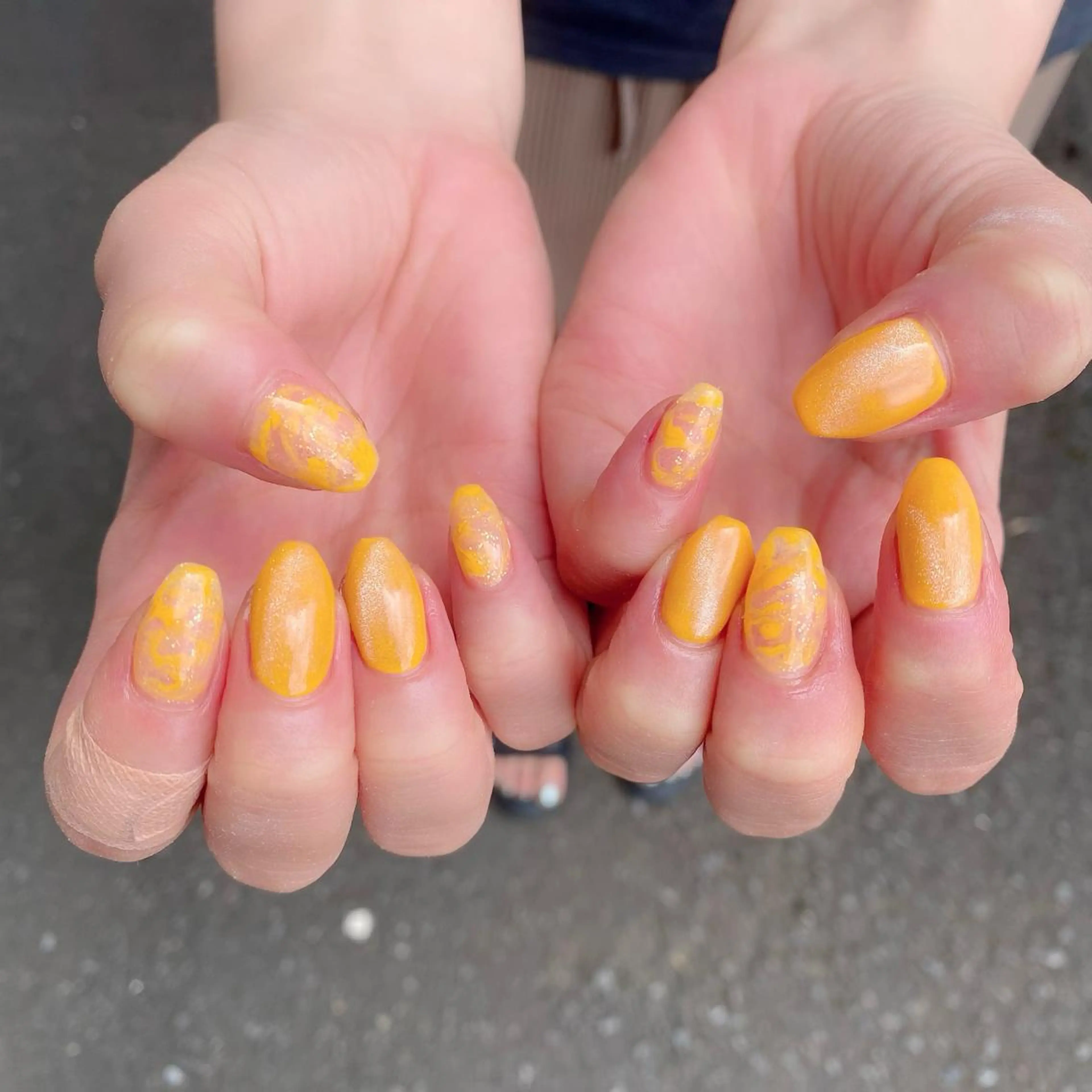 ミディアム カラー パーマ ヘアアレンジ メンズ キッズ ネイル マツエク・マツパ アイブロウ オレンジ カラーマツエク マグネットネイル 大理石ネイル(マーブル) オレンジ ハンドネイル Salon Ｋのネイルデザイン