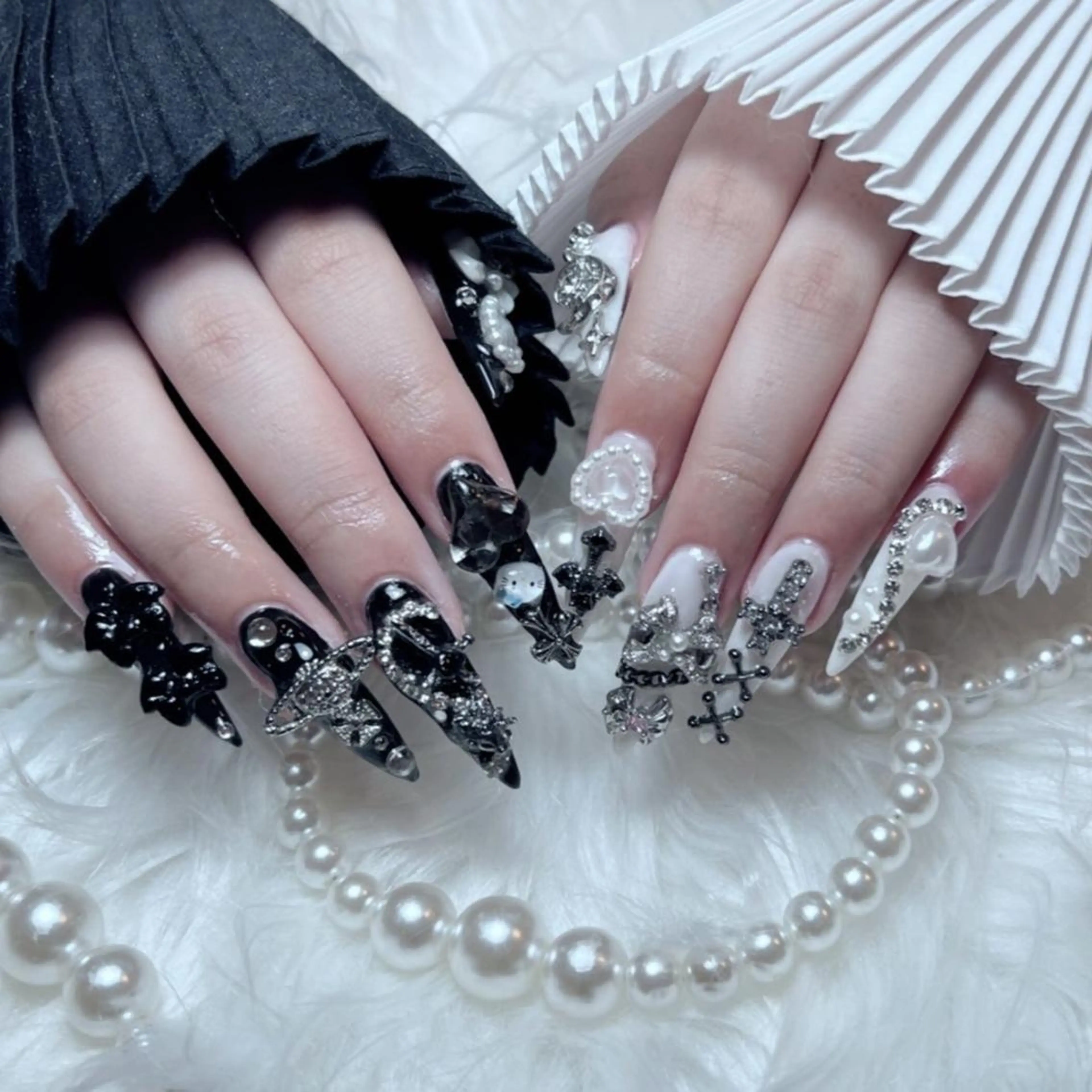 ネイル RAFFINE 月🦋🩵のネイルデザイン