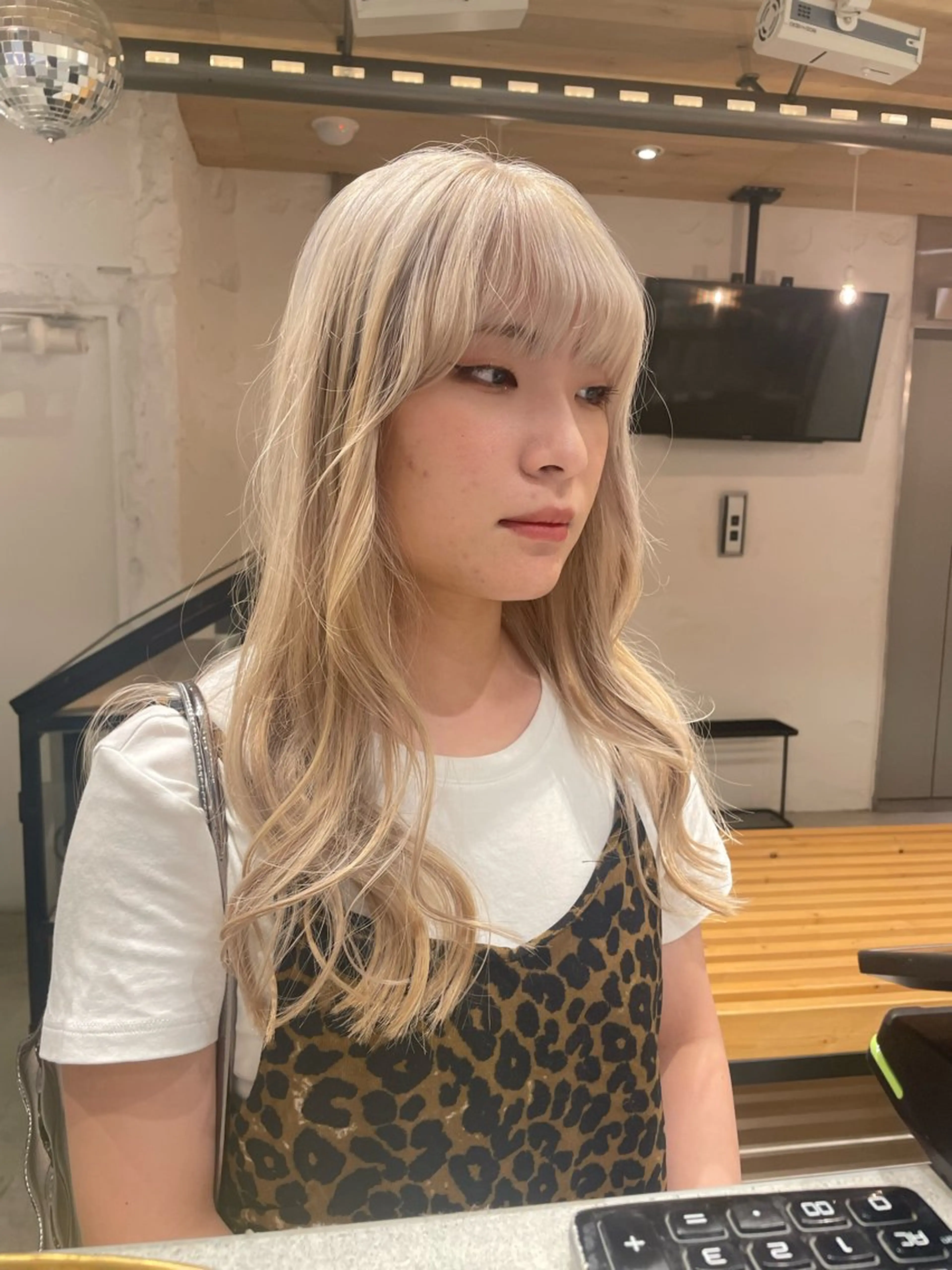 ロング カラー LUNTY NAMBA所属・艶ハイトーン👑♡ NATSUKIのヘアスタイル