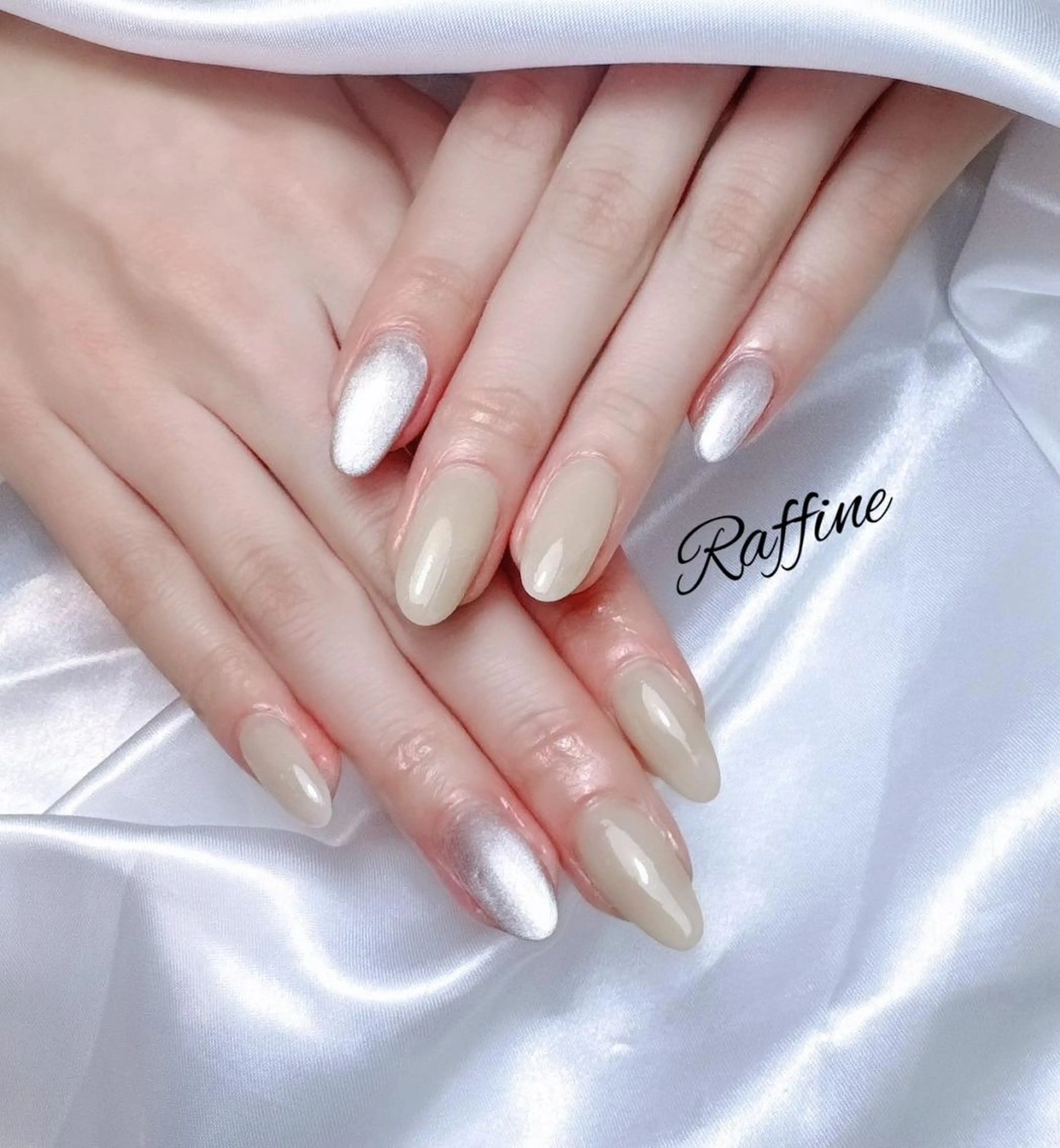 ネイル ハンドネイル RAFFINE 月🦋🩵のネイルデザイン