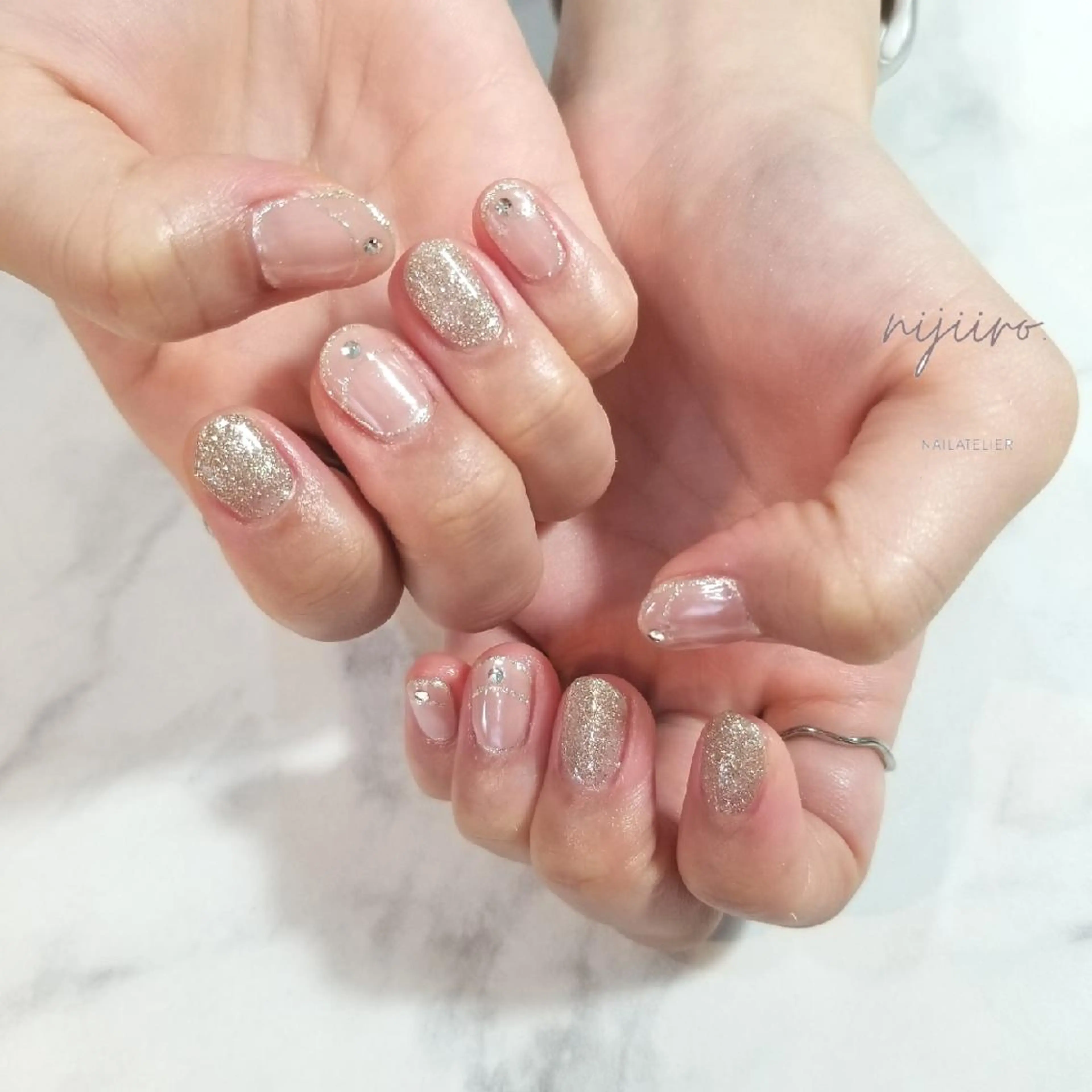 ネイル オーロラネイル フラッシュネイル フレンチネイル ハンドネイル nailatelier nijiiro.所属・nijiiro🌈 サトウのネイルデザイン
