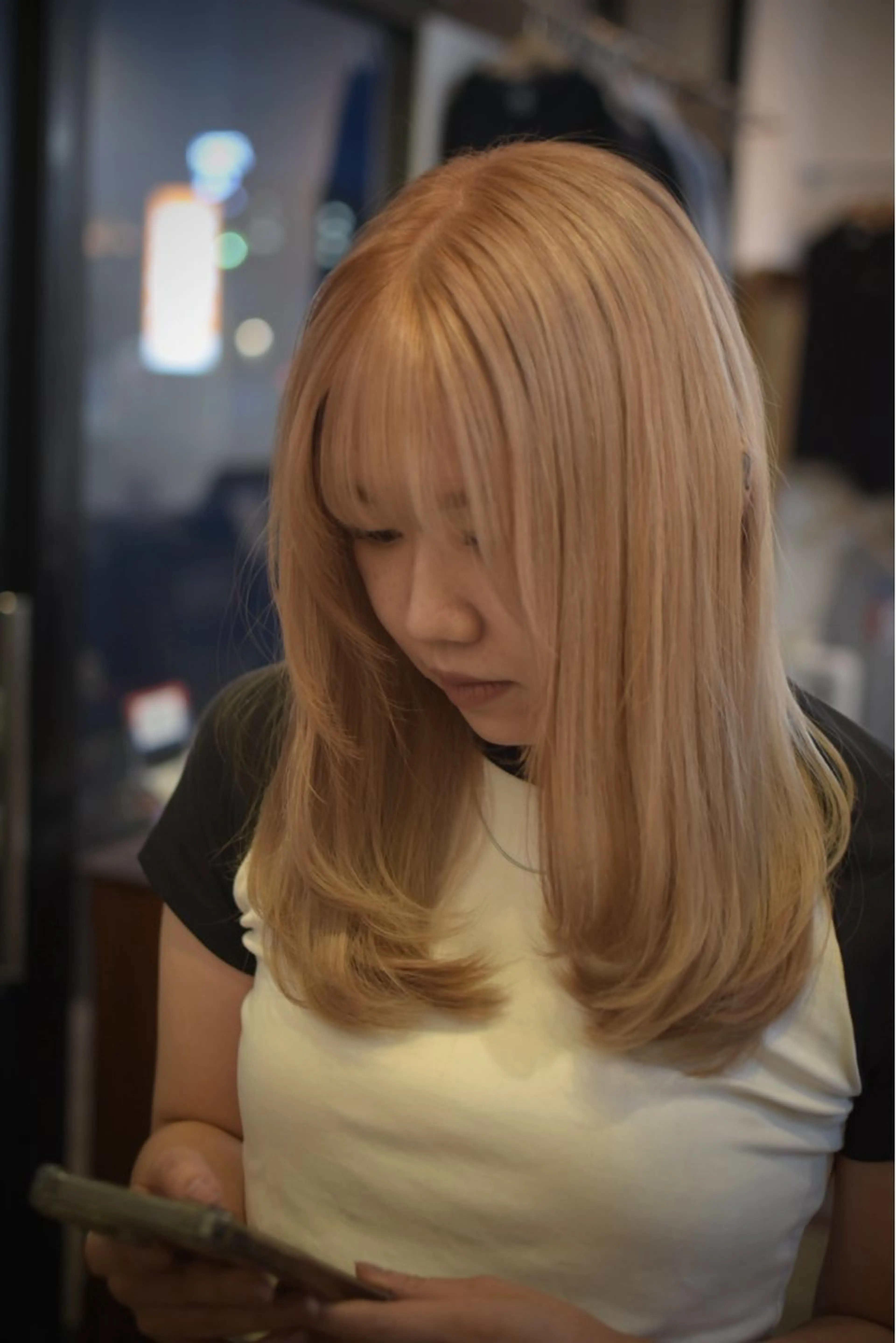 セミロング カラー 青木 紗耶のヘアスタイル