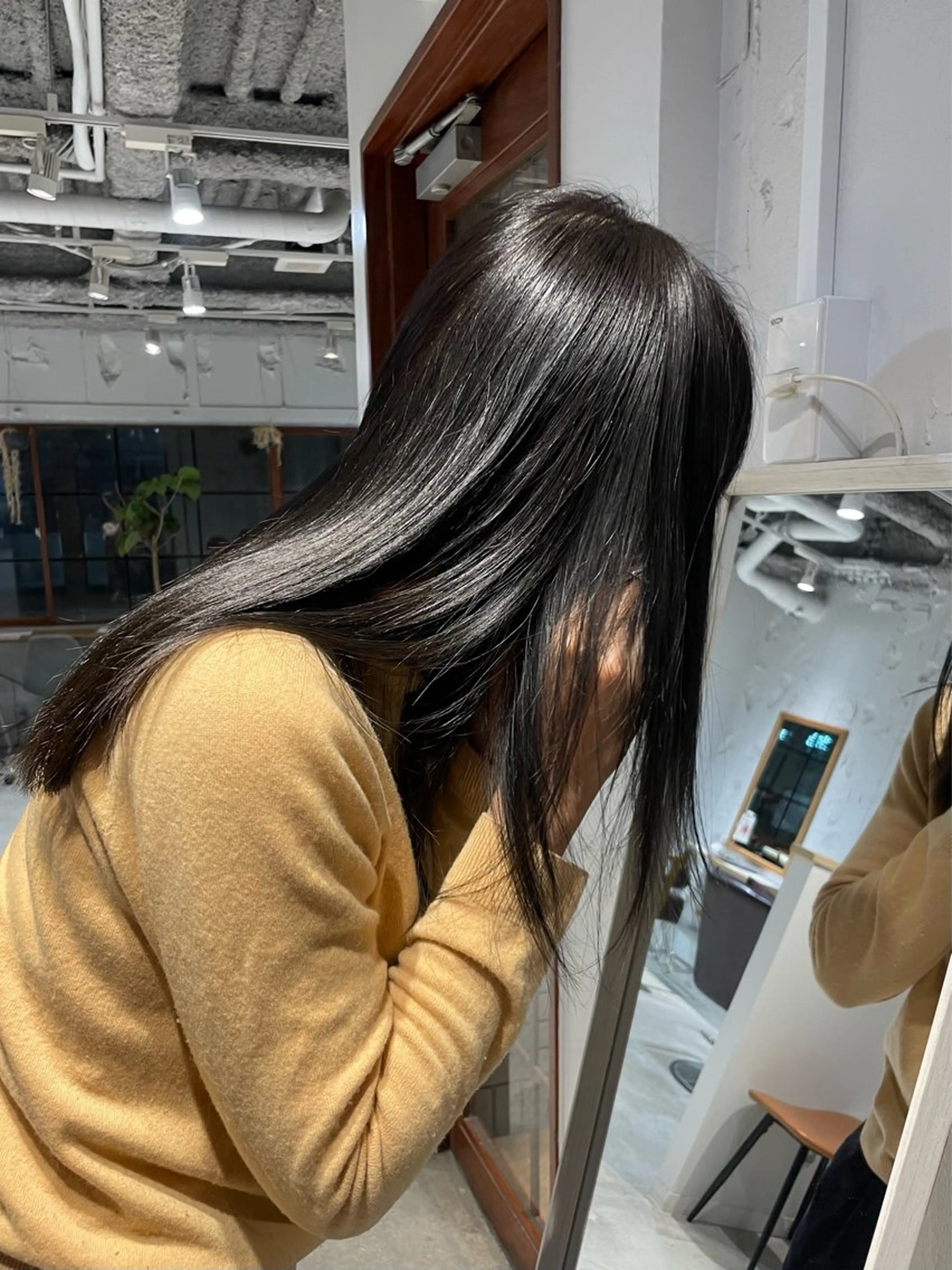 ミディアム カラー ミディアムパーマ ブリーチ ブルーカラー 透明感カラー レイヤー×初 パーマ|hinakoのヘアスタイル