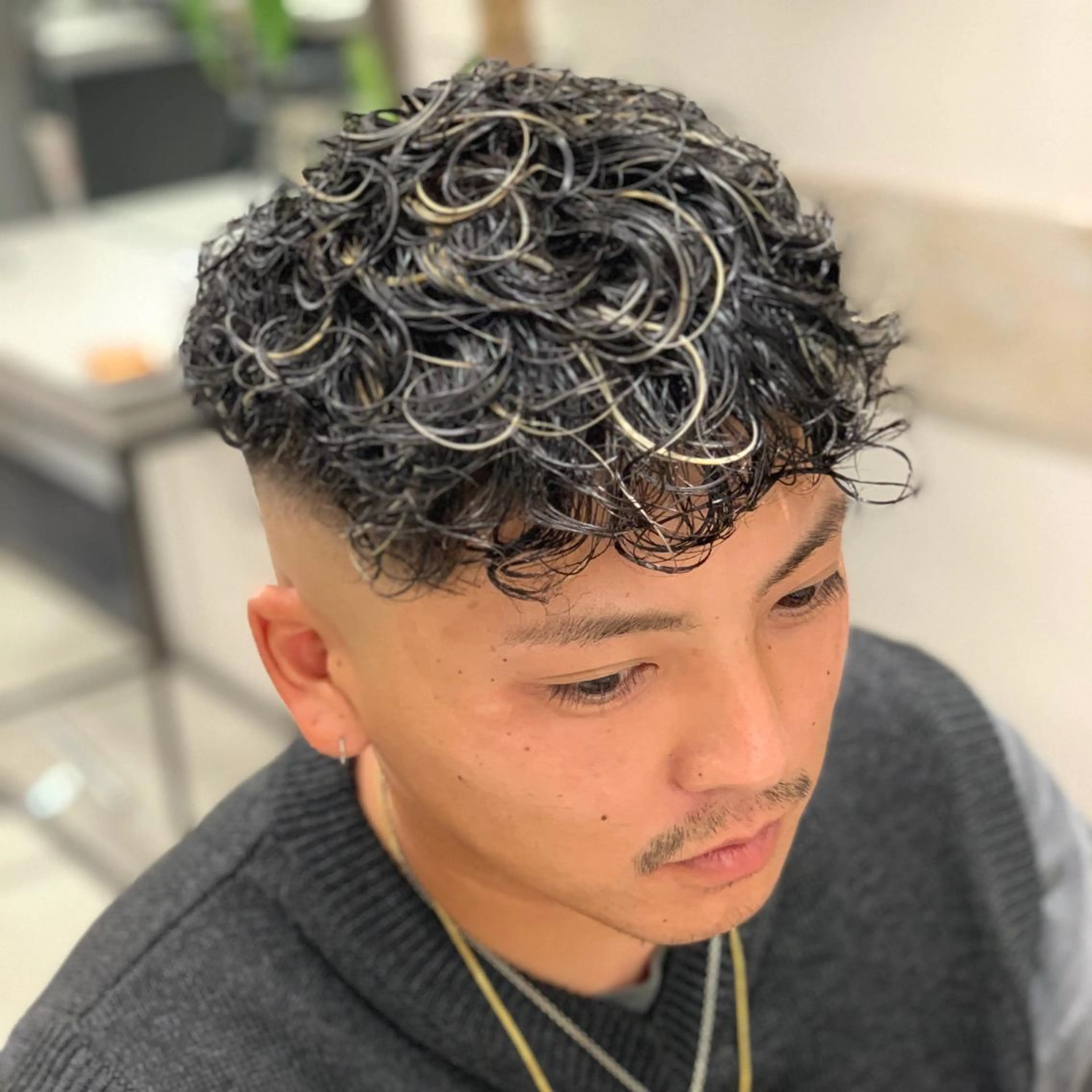 ショート カラー パーマ メンズ フェードカット メンズハイライト メンズパーマ スキンフェード ハイライトカラー BINGO HAIR WORKS 【ビンゴヘアワークス】所属・🎱メンズフェード 特化HYOGA🎱のヘアスタイル