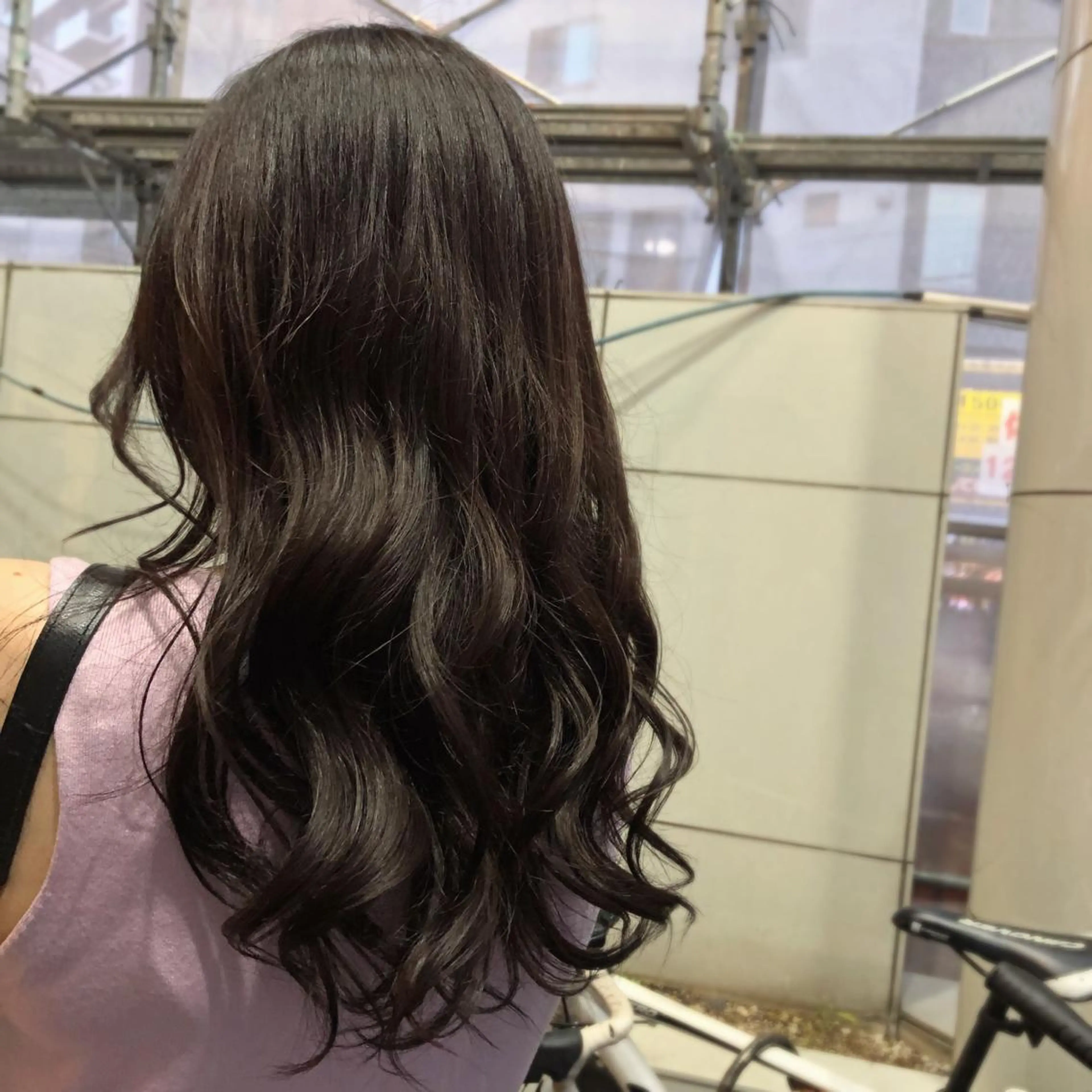 セミロング カラー ヘアカラー トリートメント 山崎 絵莉香のヘアスタイル