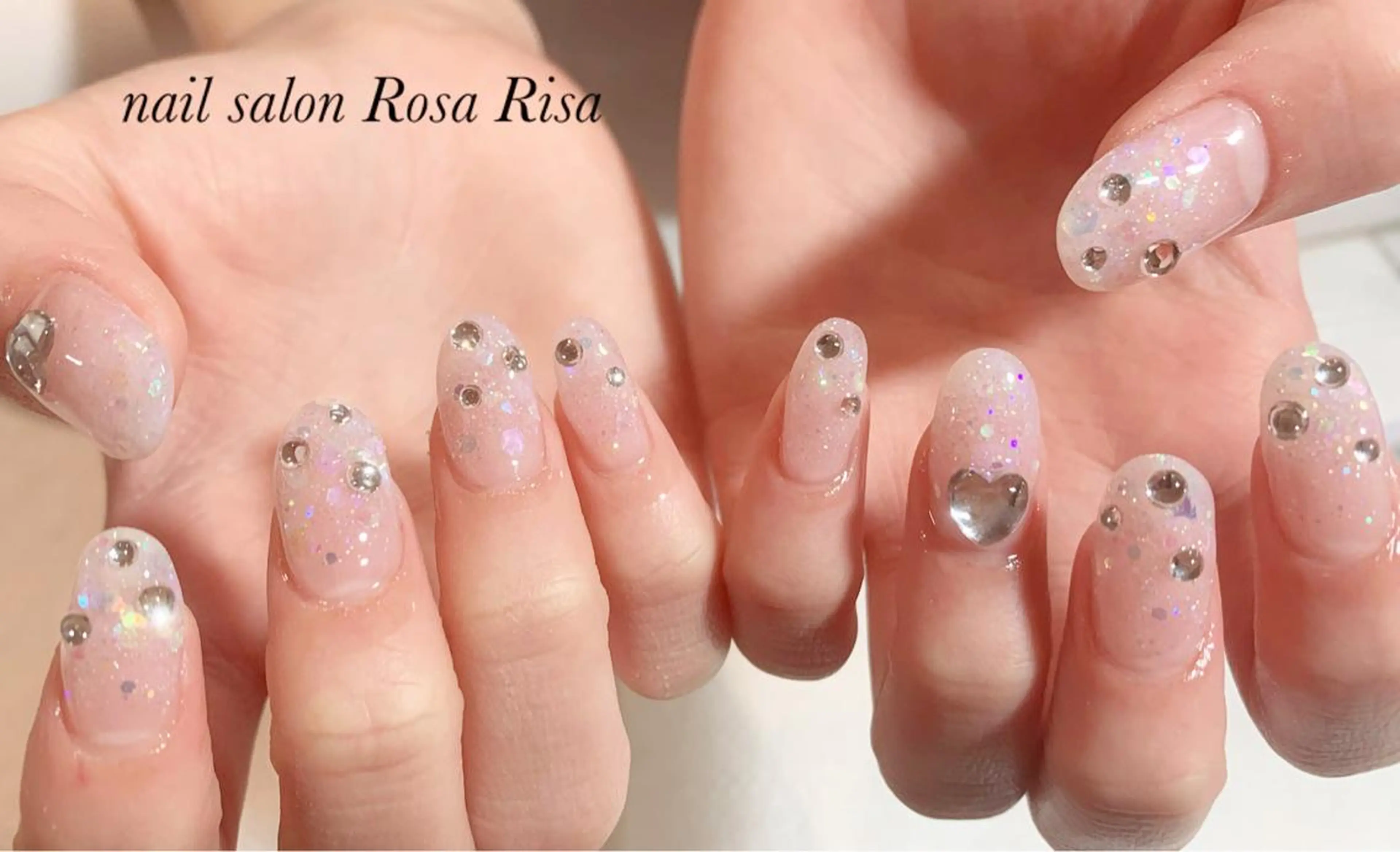 ミディアム ネイル オーロラネイル スカルプネイル ホワイト ハンドネイル ネイルスタジオ シェイクユアハンズのネイルデザイン