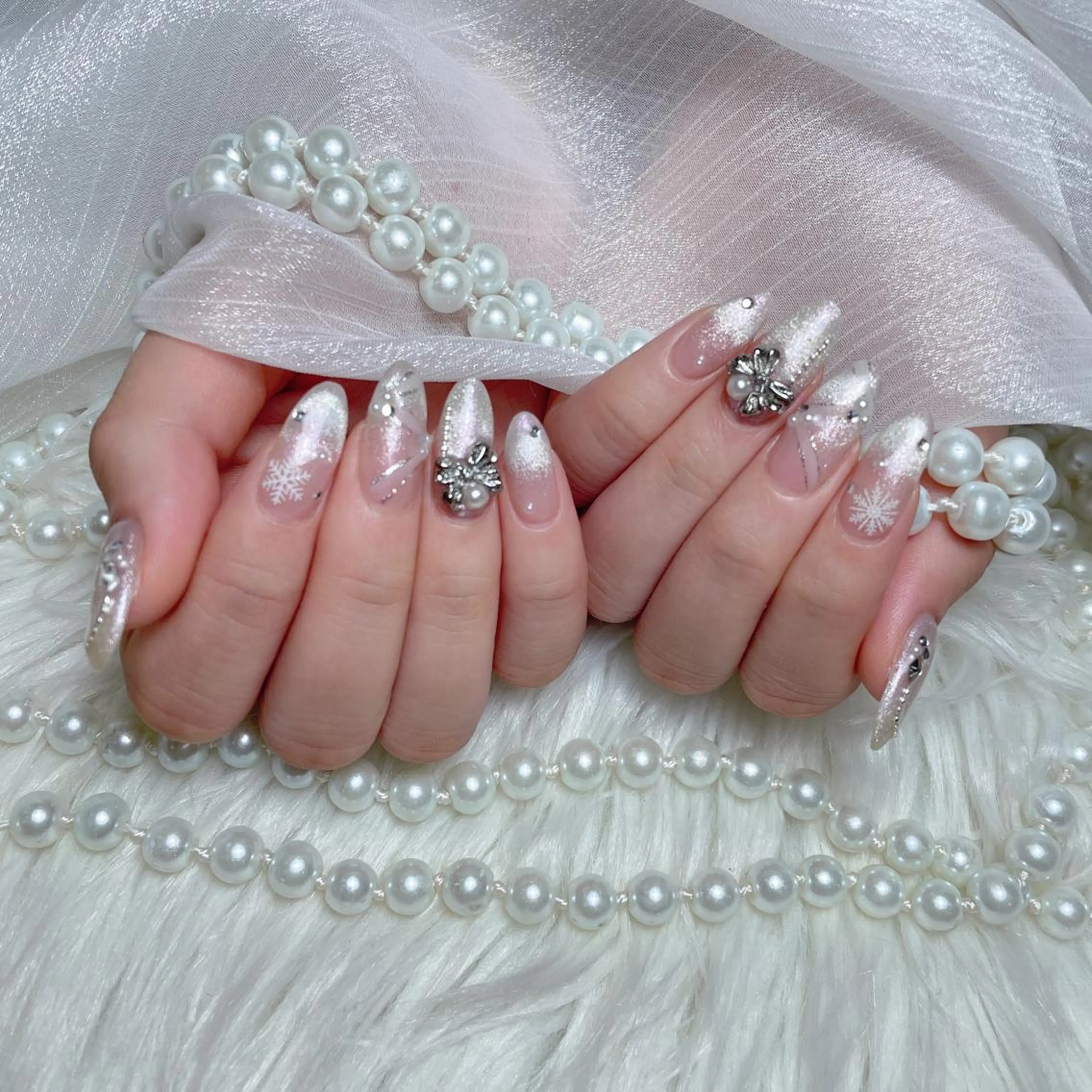 ネイル アートネイル フラッシュネイル フレンチネイル ジェルネイル ガラスフレンチ M2 BEAUTY ネイル　サロンのネイルデザイン