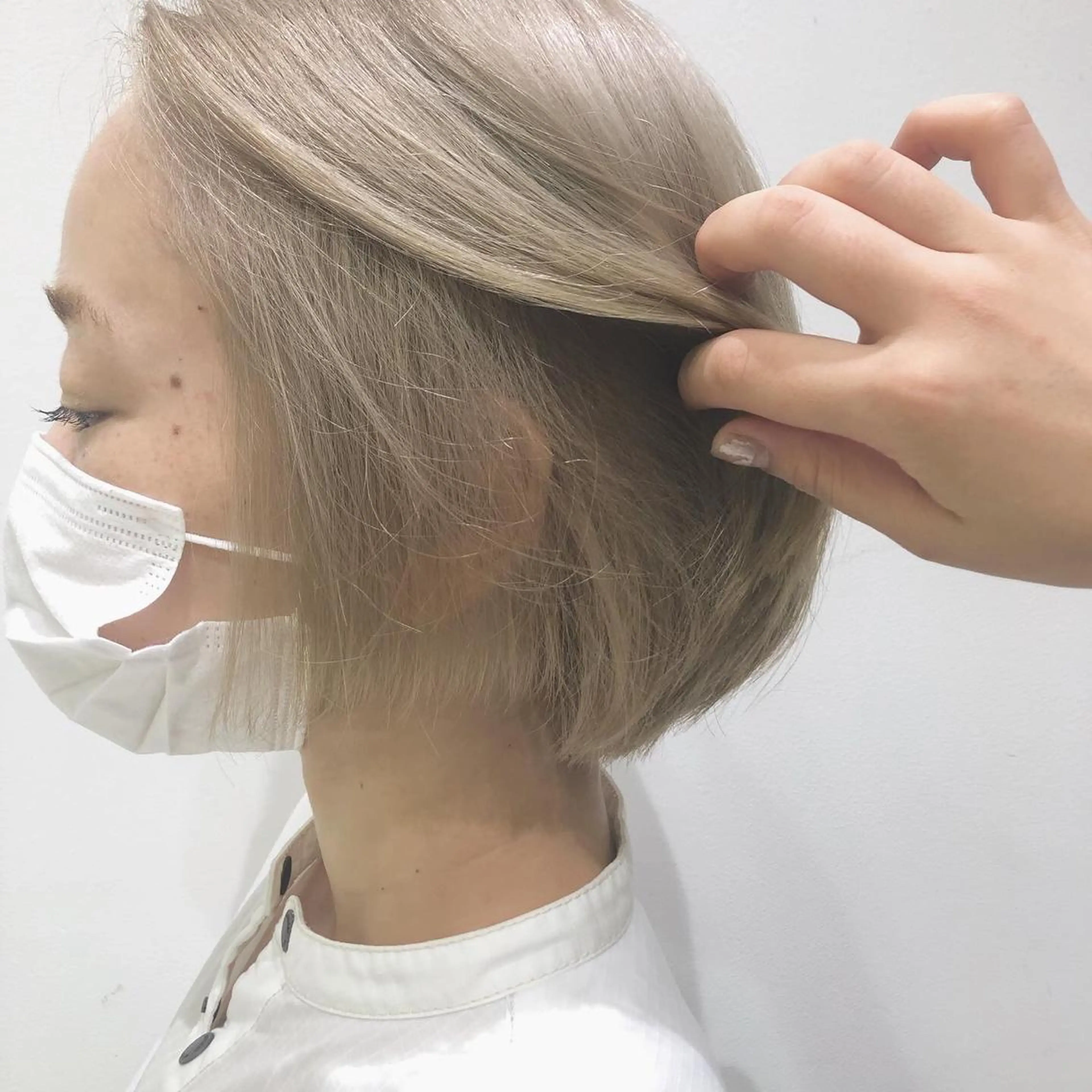 ショート カラー ベージュカラー ブリーチ ホワイトベージュ 透明感カラー🩵 mioのヘアスタイル