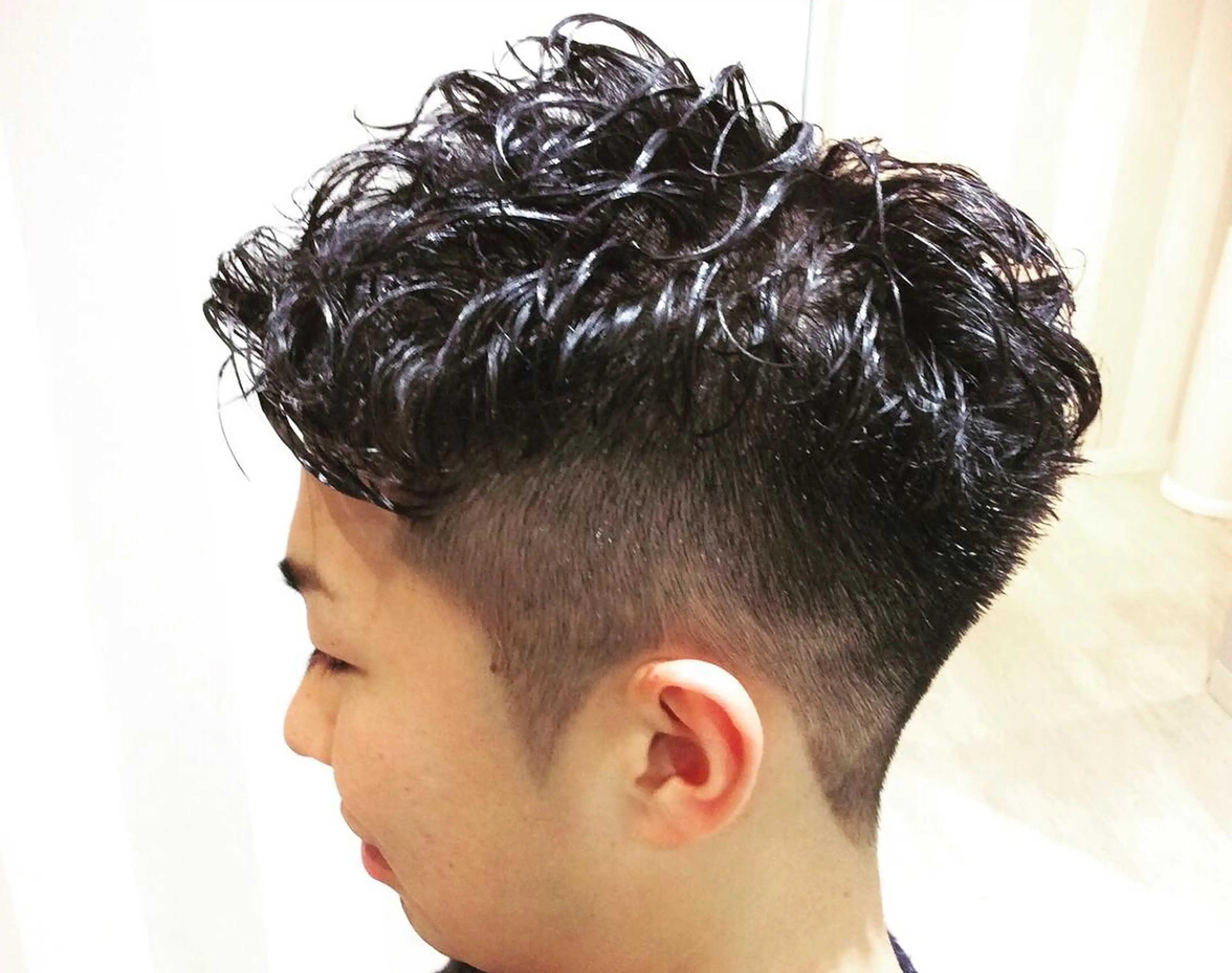 ショート メンズ フェードカット メンズパーマ 刈り上げ 山本 将史のヘアスタイル