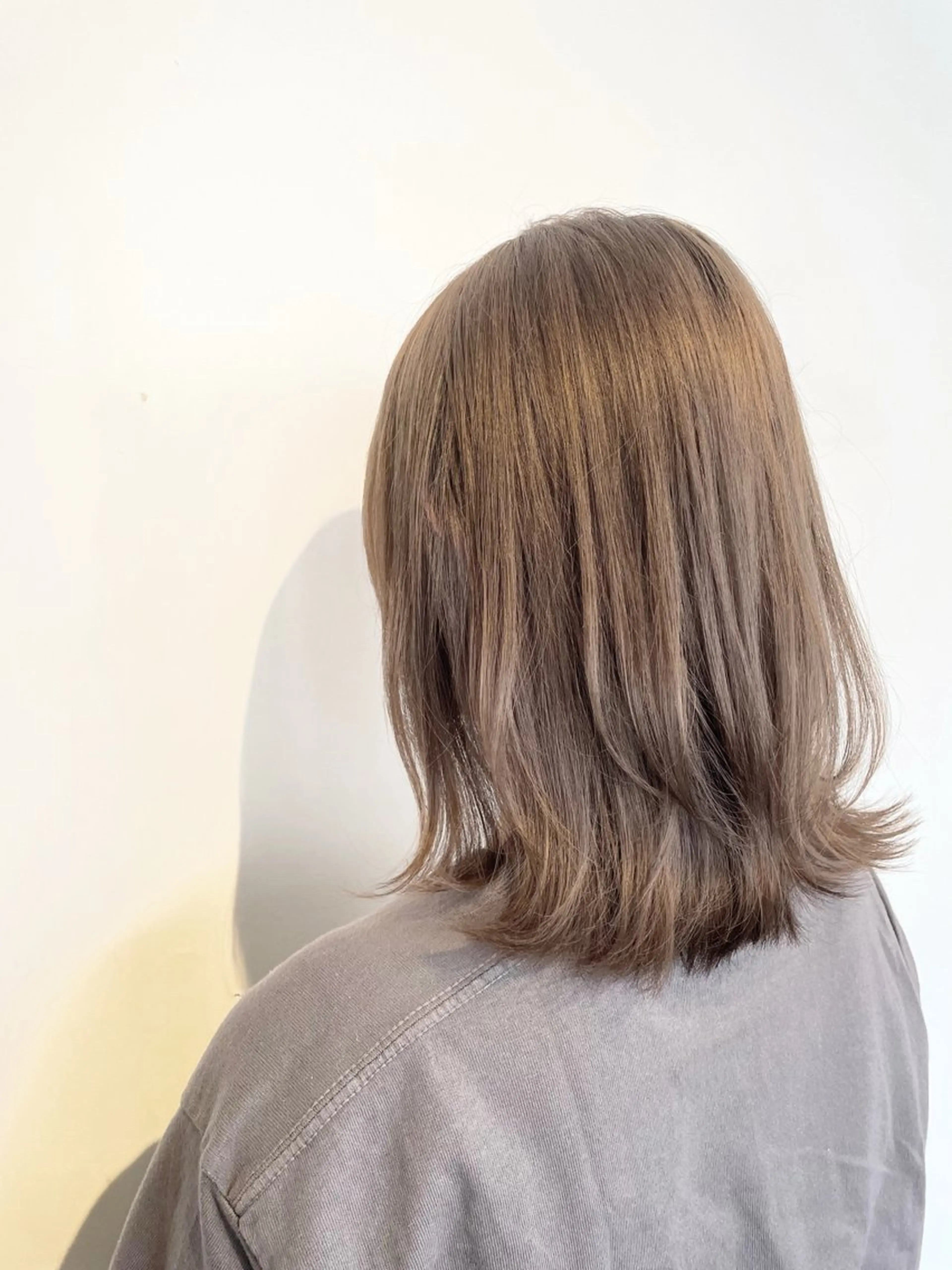 セミロング カラー ベージュカラー 透明感カラー オリーブベージュ カット ヘアカラー トリートメント unsung所属・韓国風◎　田中 勇也のヘアスタイル