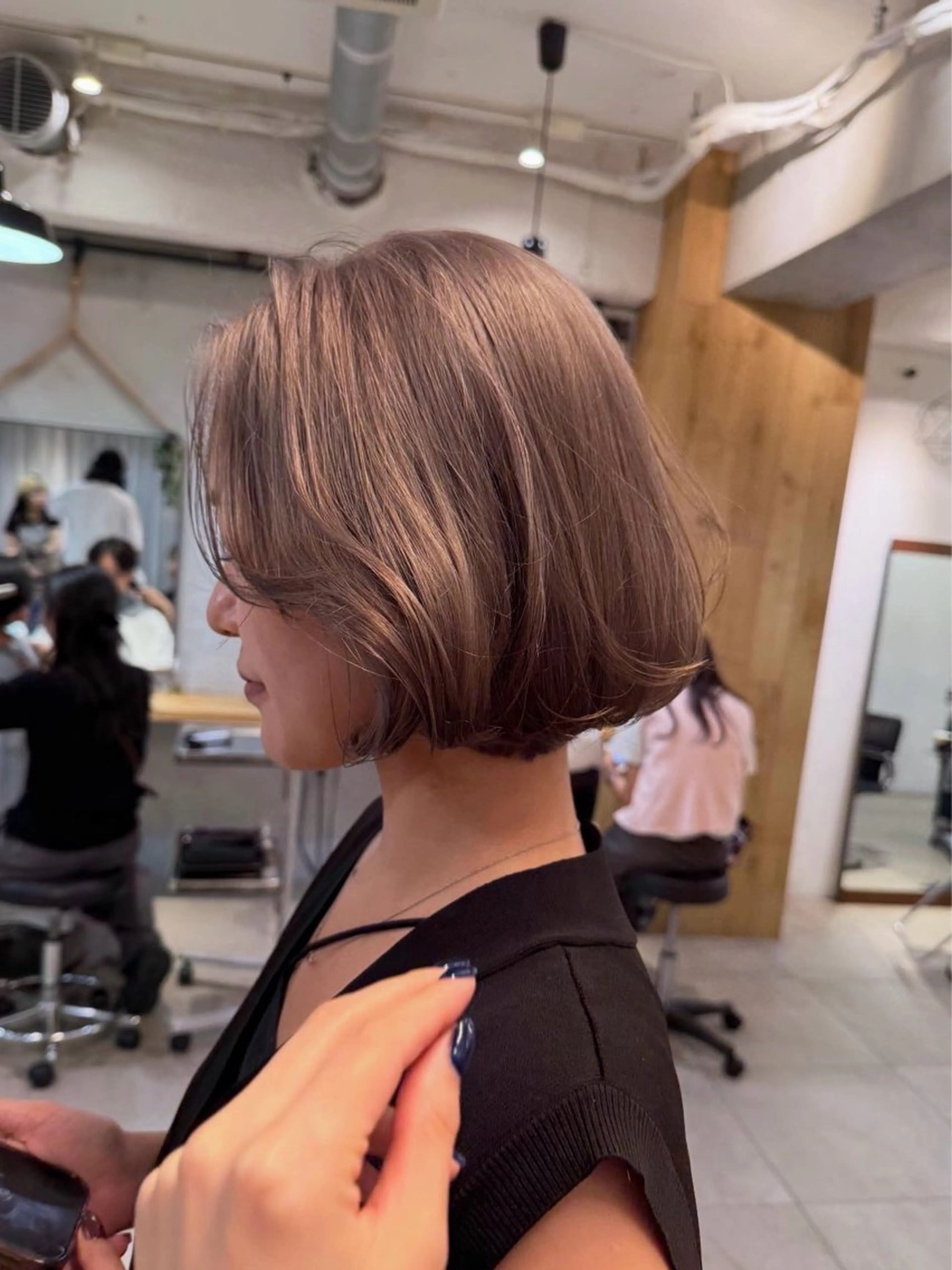 ショート カラー ミルクティー× グレージュMOMOのヘアスタイル