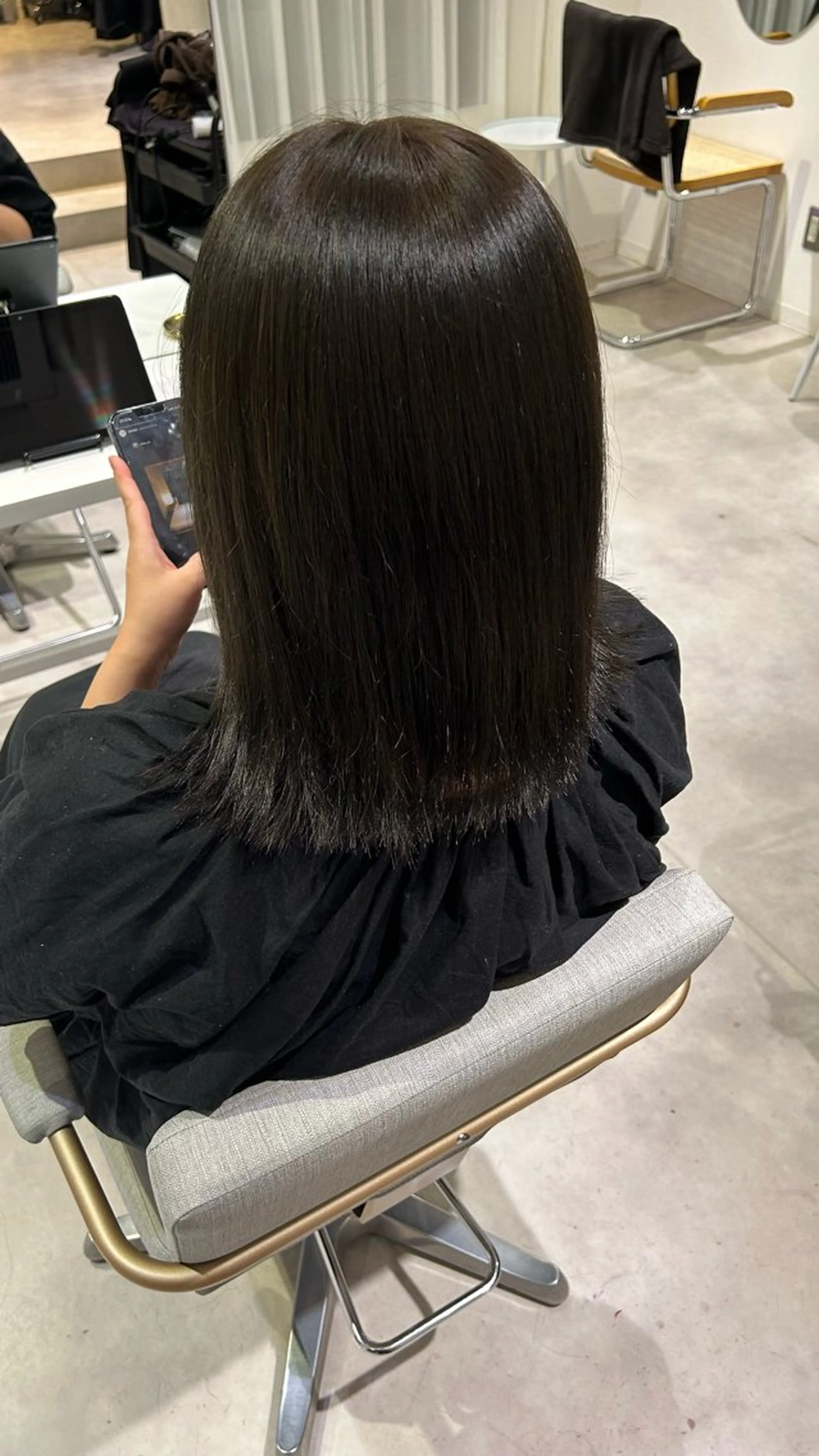 ミディアム Ann/ベージュ /ミルクティーのヘアスタイル