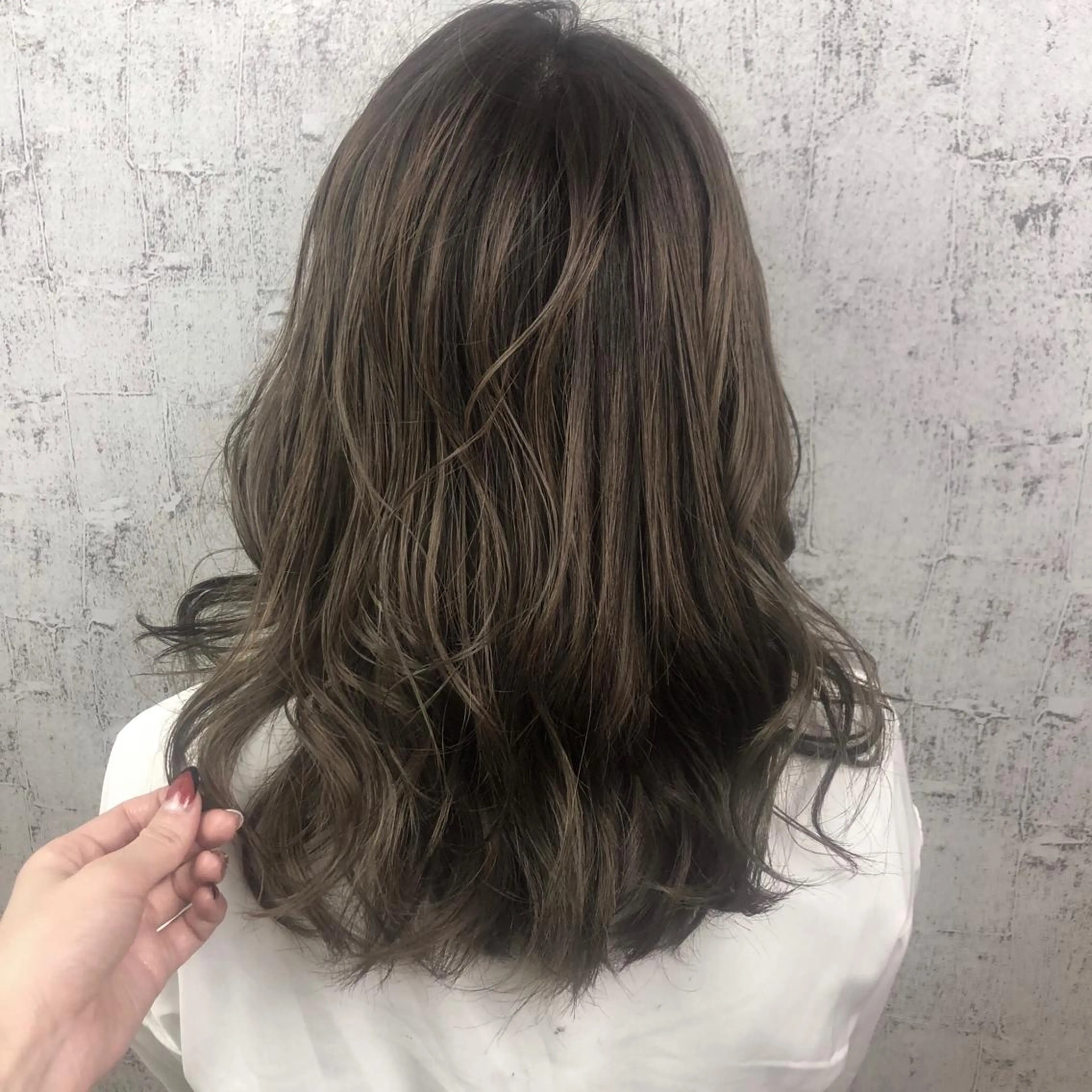 ミディアム カラー ハイライトカラー ハイライト ベージュ/インナー カラー🤍Rieのヘアスタイル