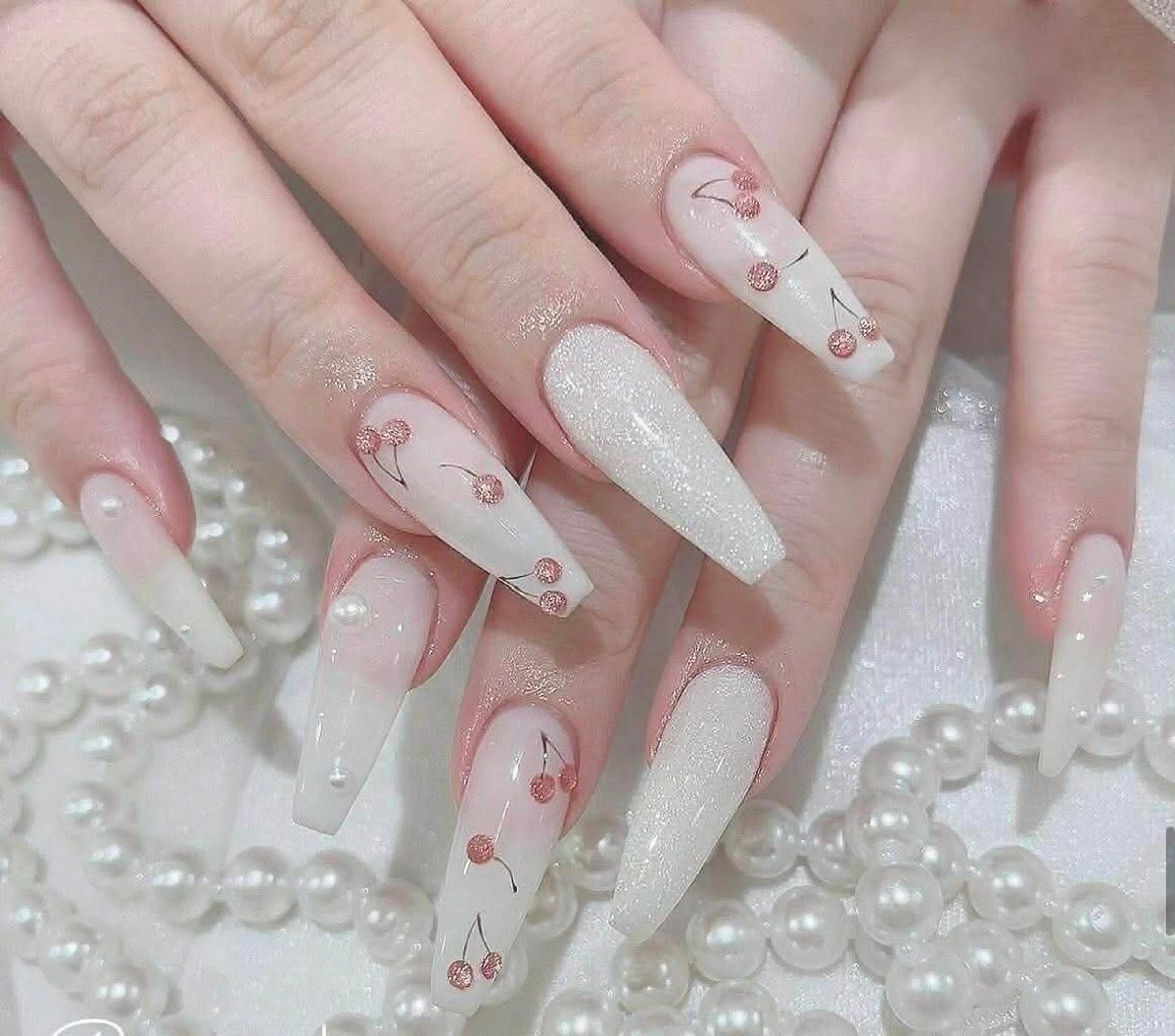 ロング カラー ベージュカラー グラデーションカラー ピンクカラー 韓国風ヘア ハンドネイル Bling Salonのネイルデザイン