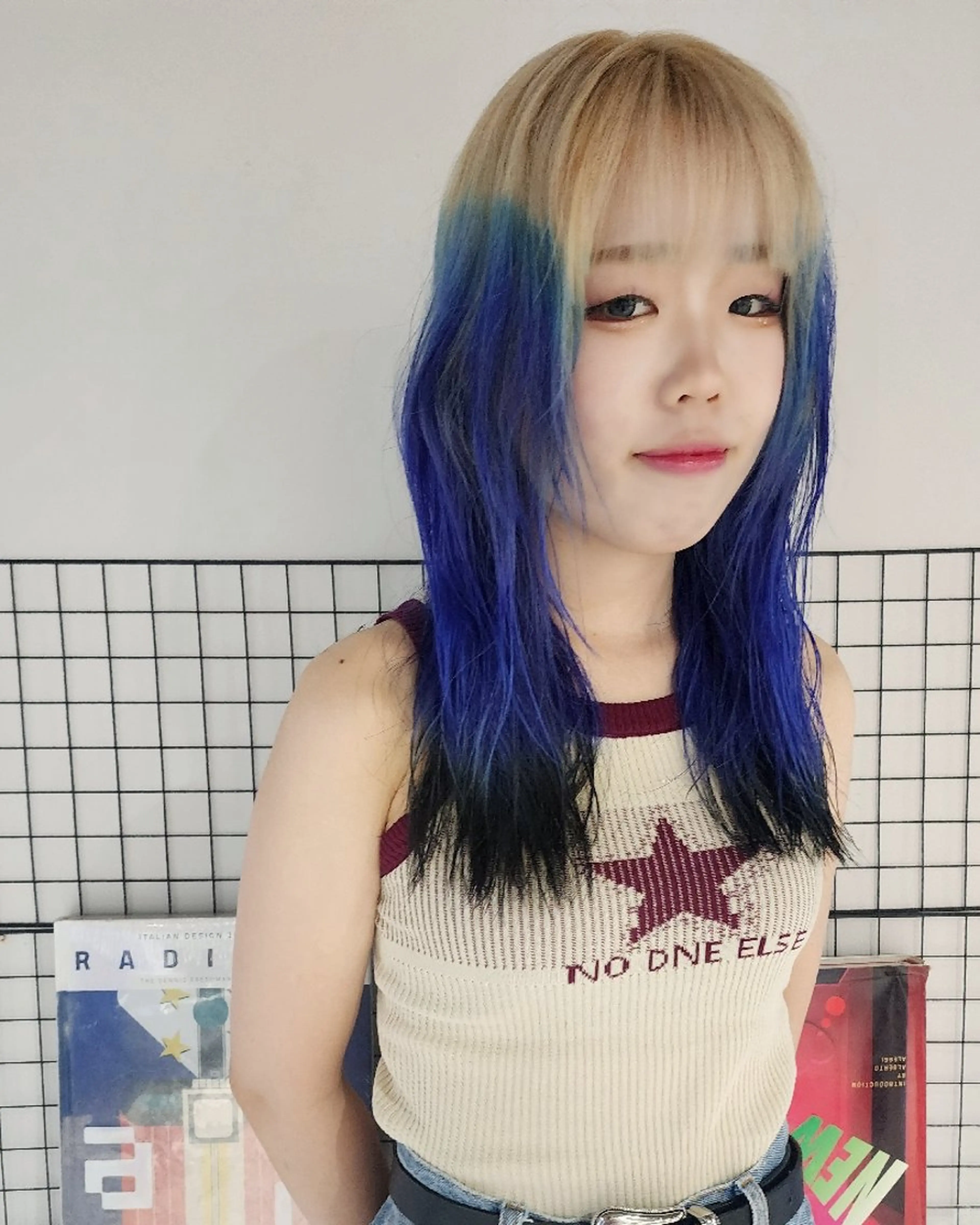 ロング カラー 黒髪 ブリーチ ブルーカラー ダブルカラー Backbocker所属・ハイトーン/ブリーチ /デザインカラーのヘアスタイル