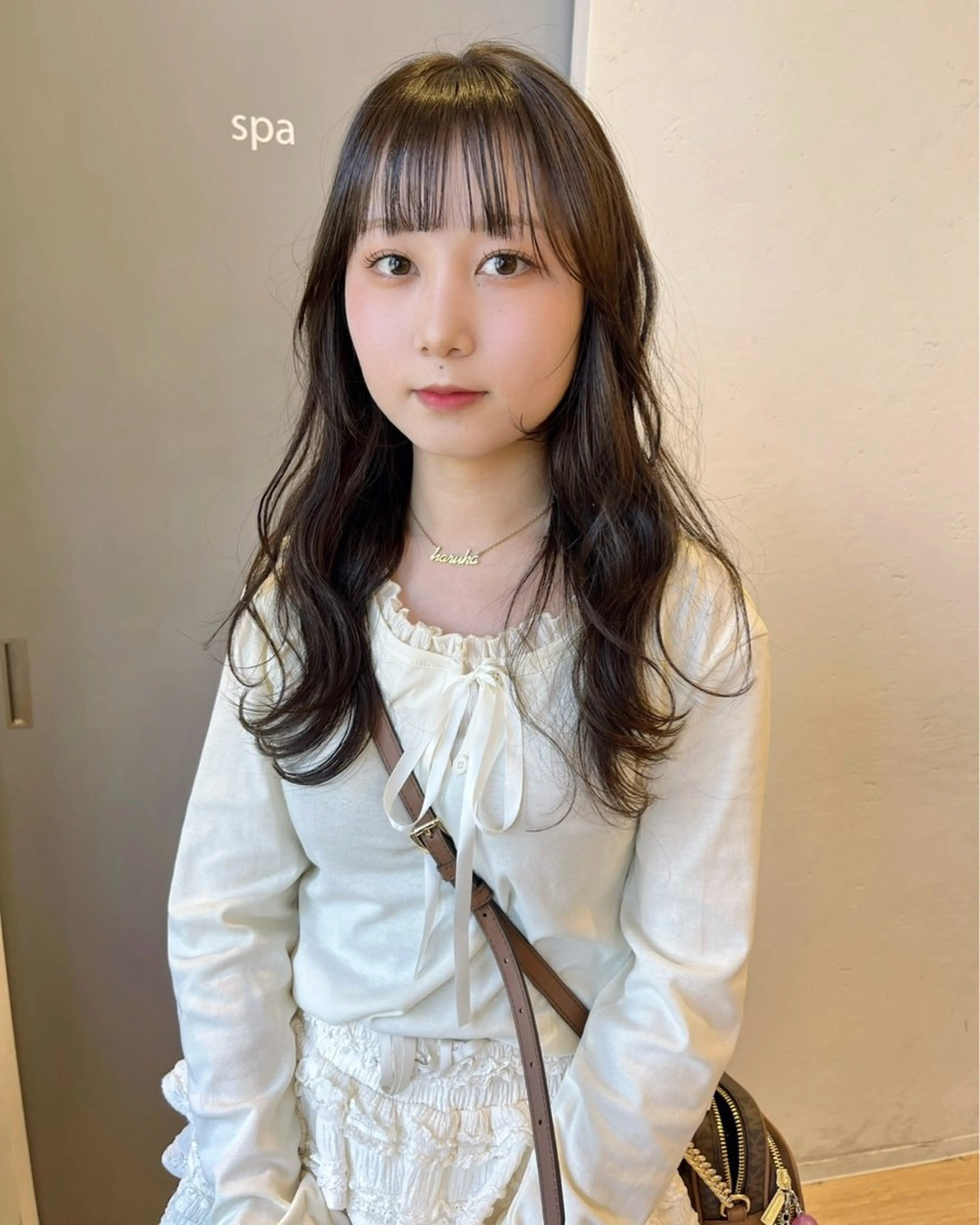 セミロング 吉原 由菜のヘアスタイル