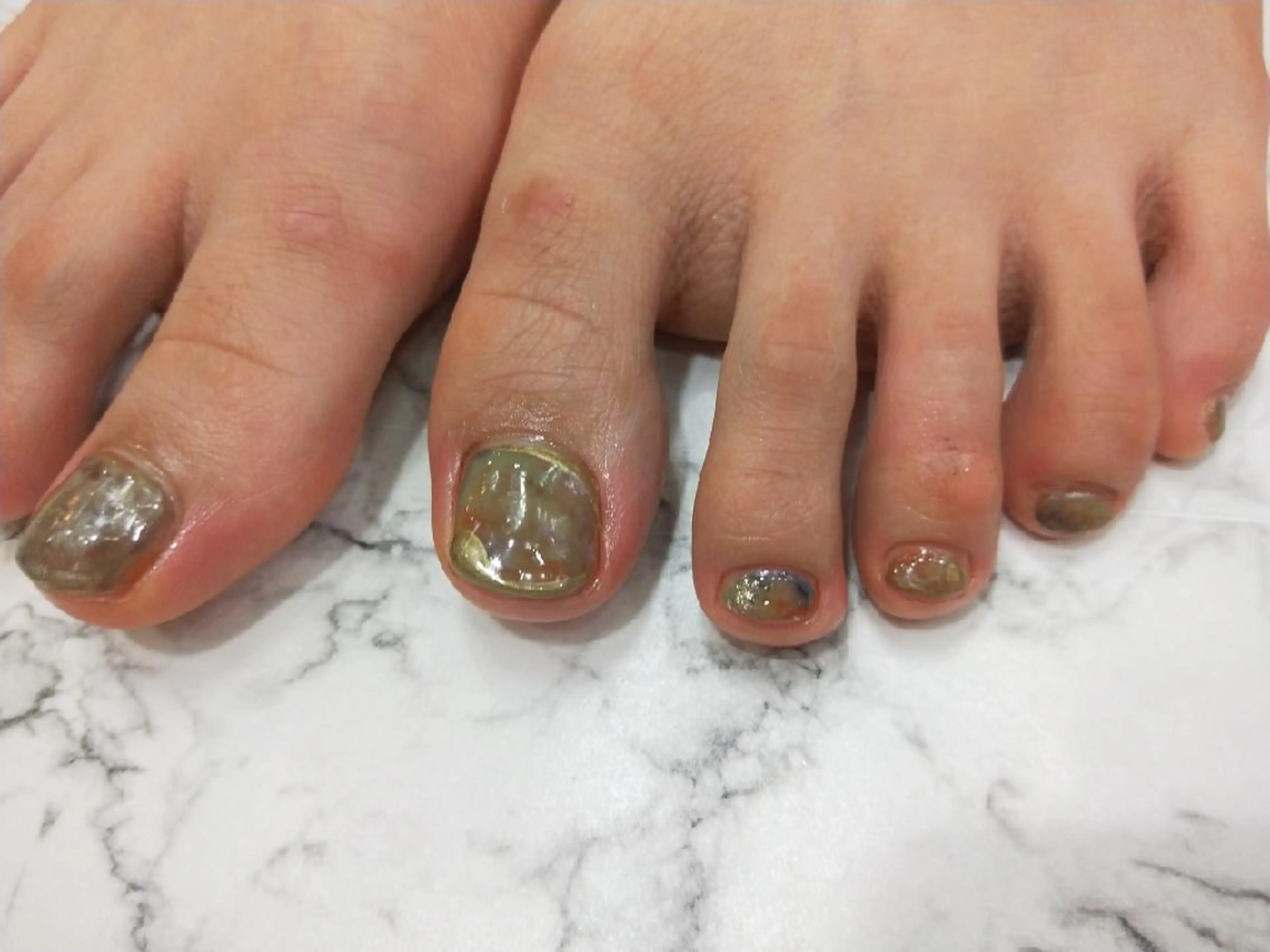 ネイル フットネイル R'well所属・はばすみれ🎀ﾈｲﾙ 光ﾌｪｲｼｬﾙ ﾍｱのネイルデザイン