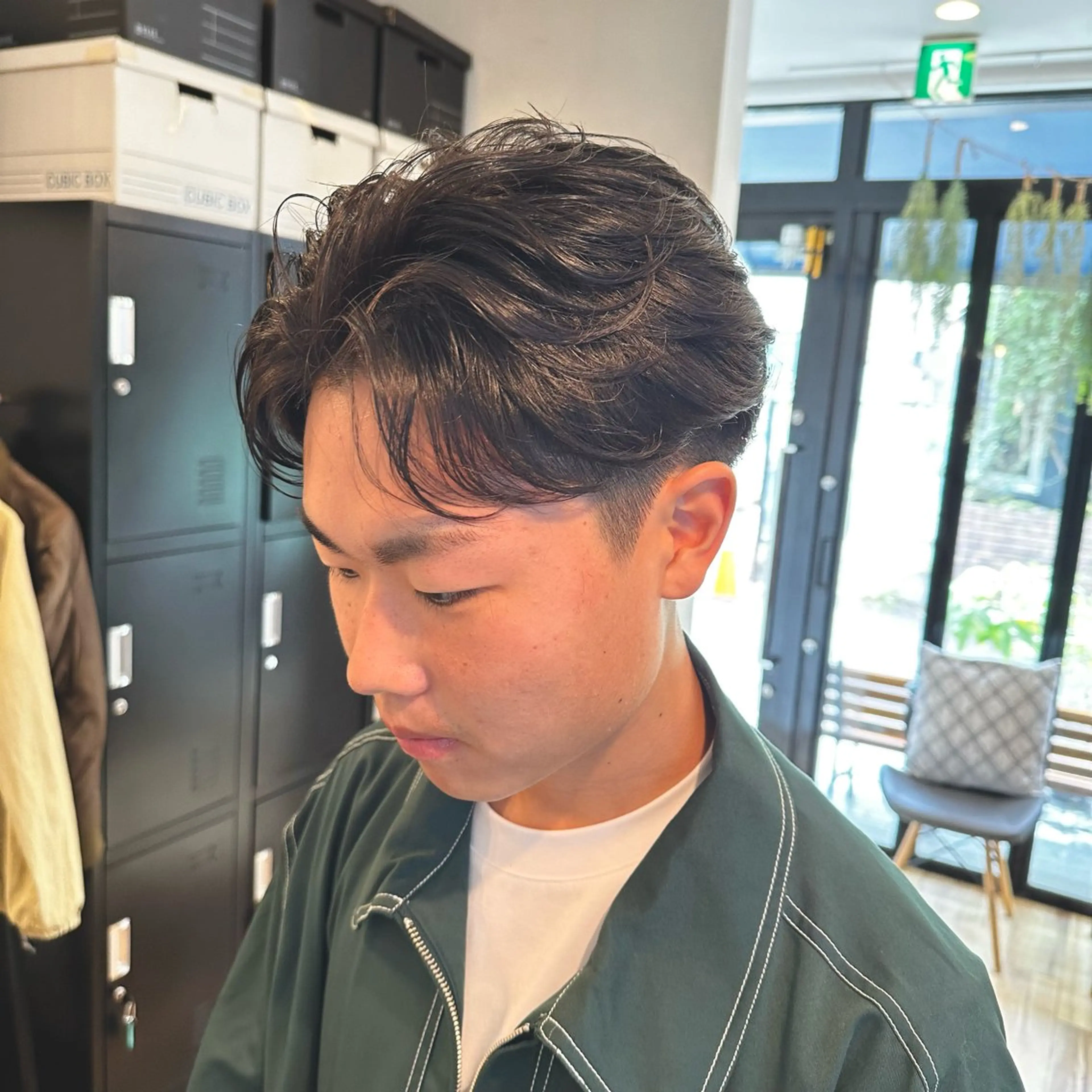 ショート パーマ メンズ ビジネス センターパート フェザーパーマ メンズ就活ヘア メンズパーマ カット パーマ トリートメント 【メンズヘア】 原宿/Kasumiのヘアスタイル