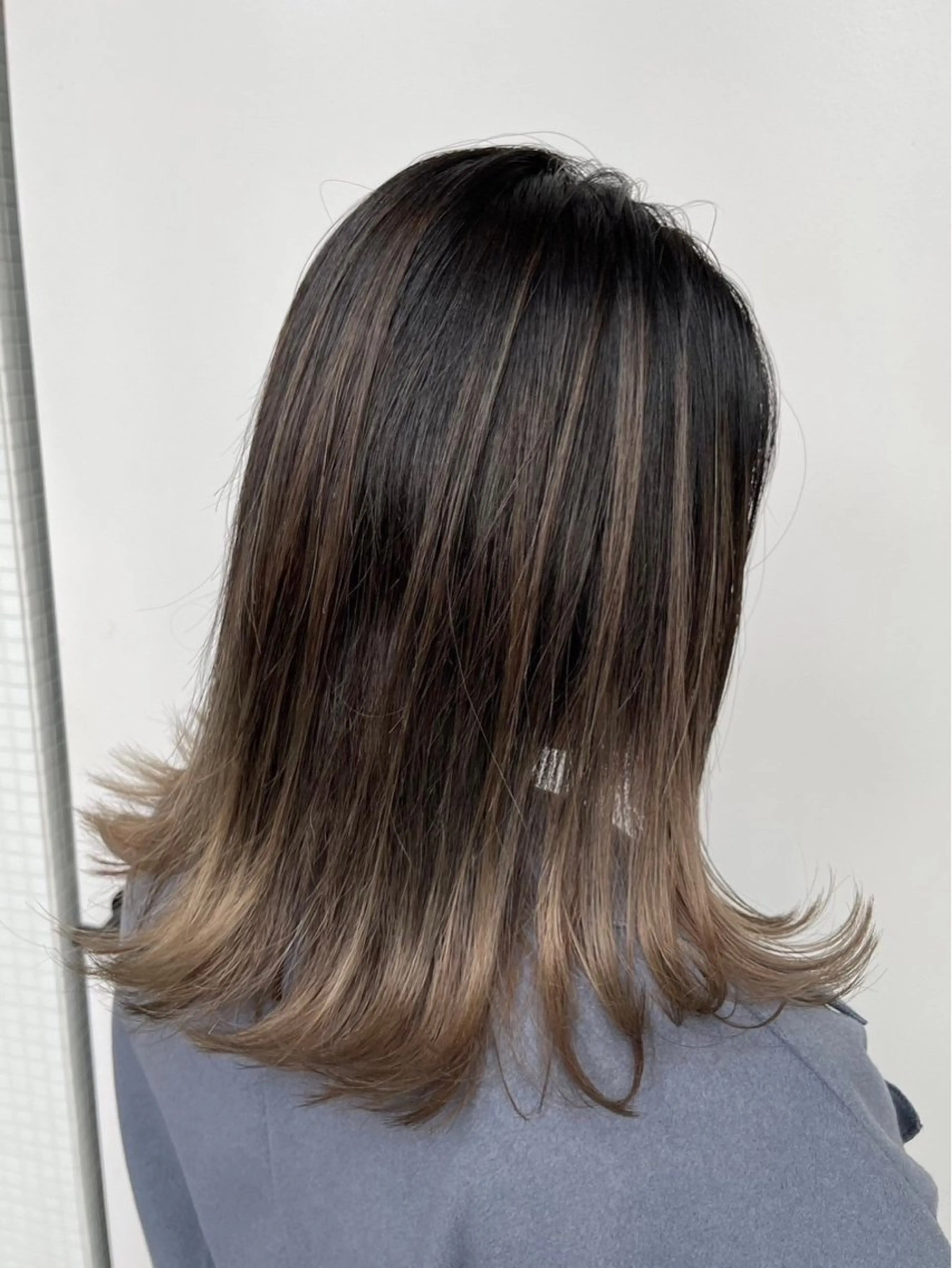 セミロング ambleluxe 🌈透明感カラー中野のヘアスタイル