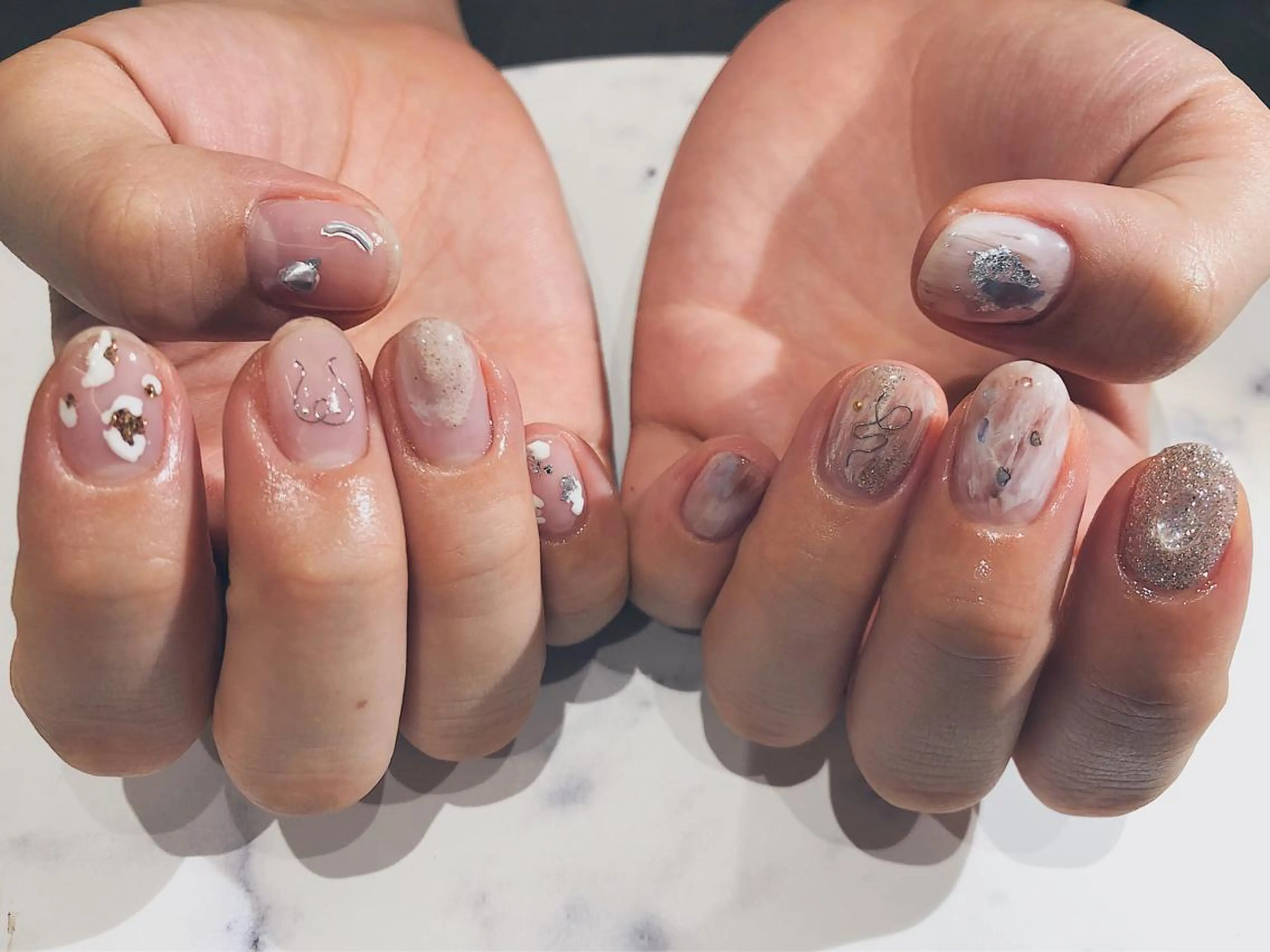 ショート カラー ネイル マツエク・マツパ ハンドネイル illum hicariのネイルデザイン