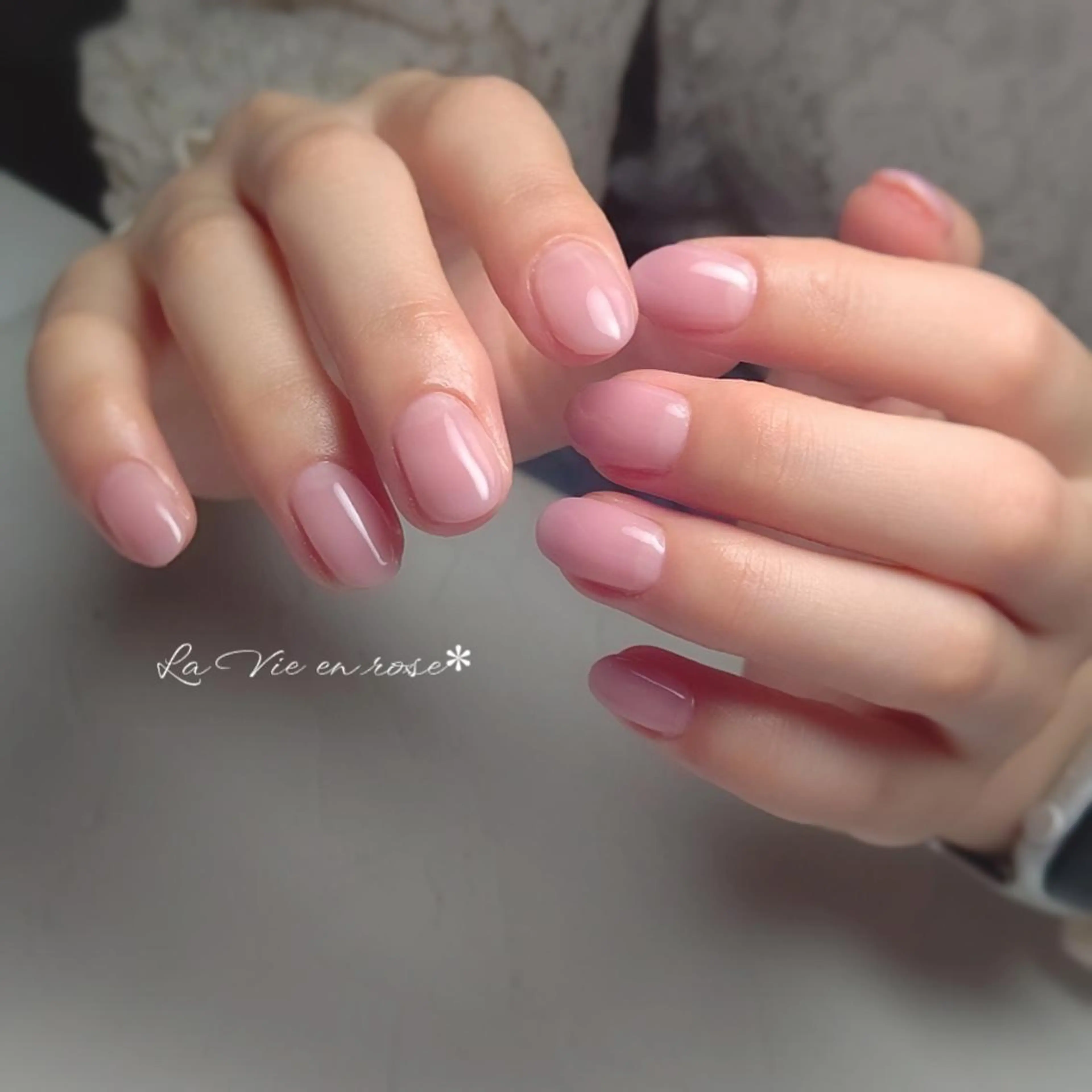 ネイル ピンク ラヴィアン ローズのネイルデザイン