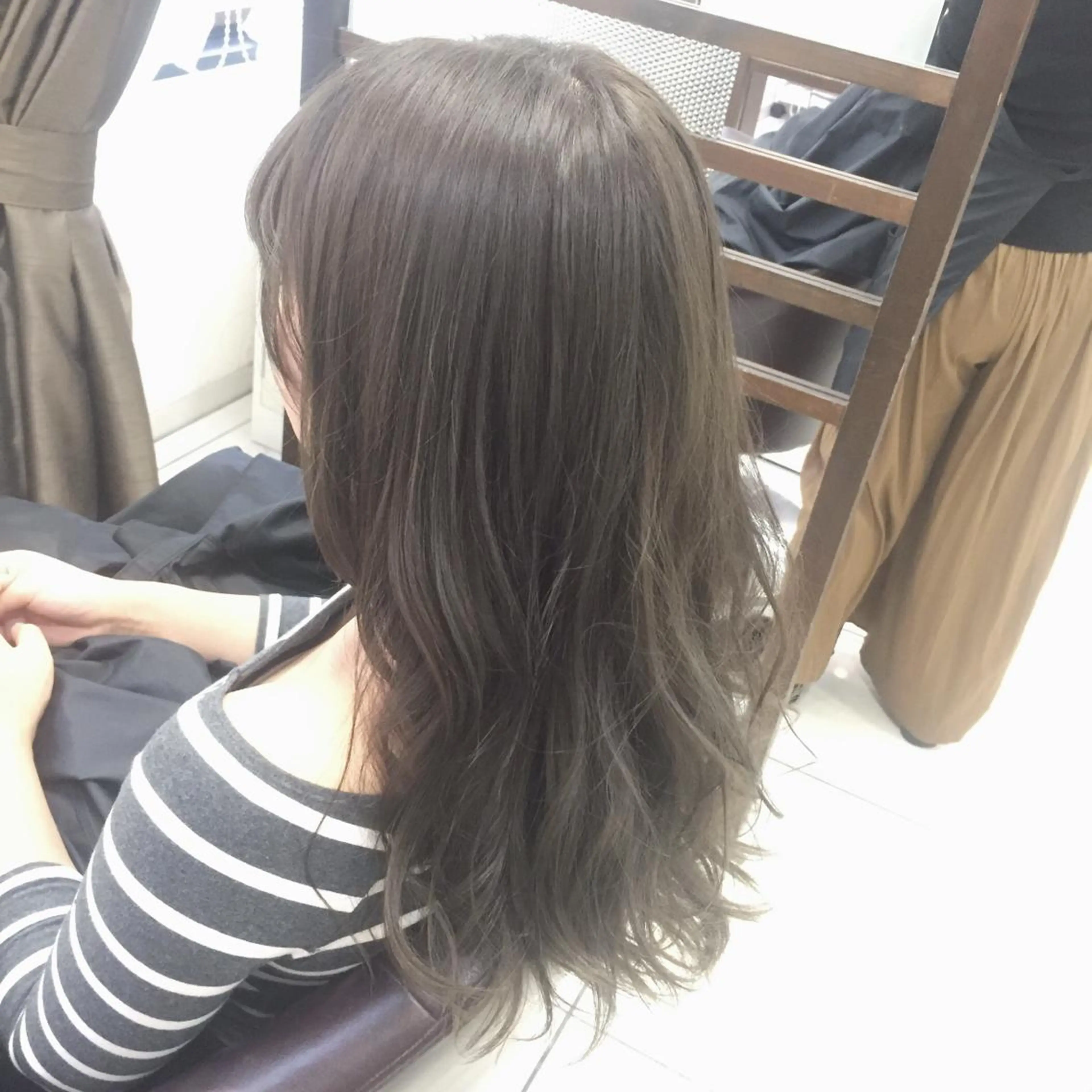 ロング カラー 透明感カラー ネイビーカラー oggi +KENJE所属・大平 美沙のヘアスタイル