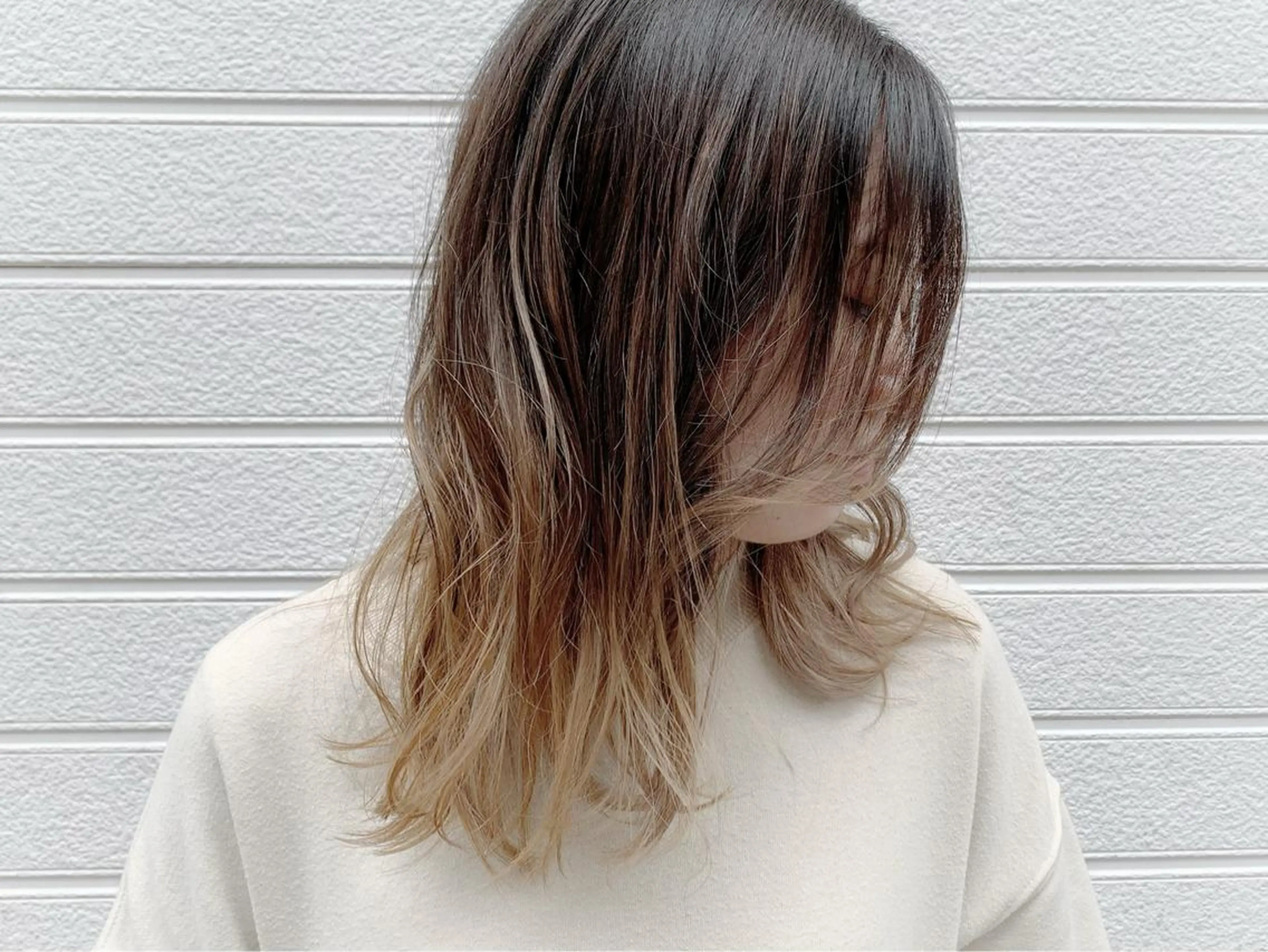 ミディアム カラー グラデーションカラー EMANON天神所属・Hitomi Ezakiのヘアスタイル