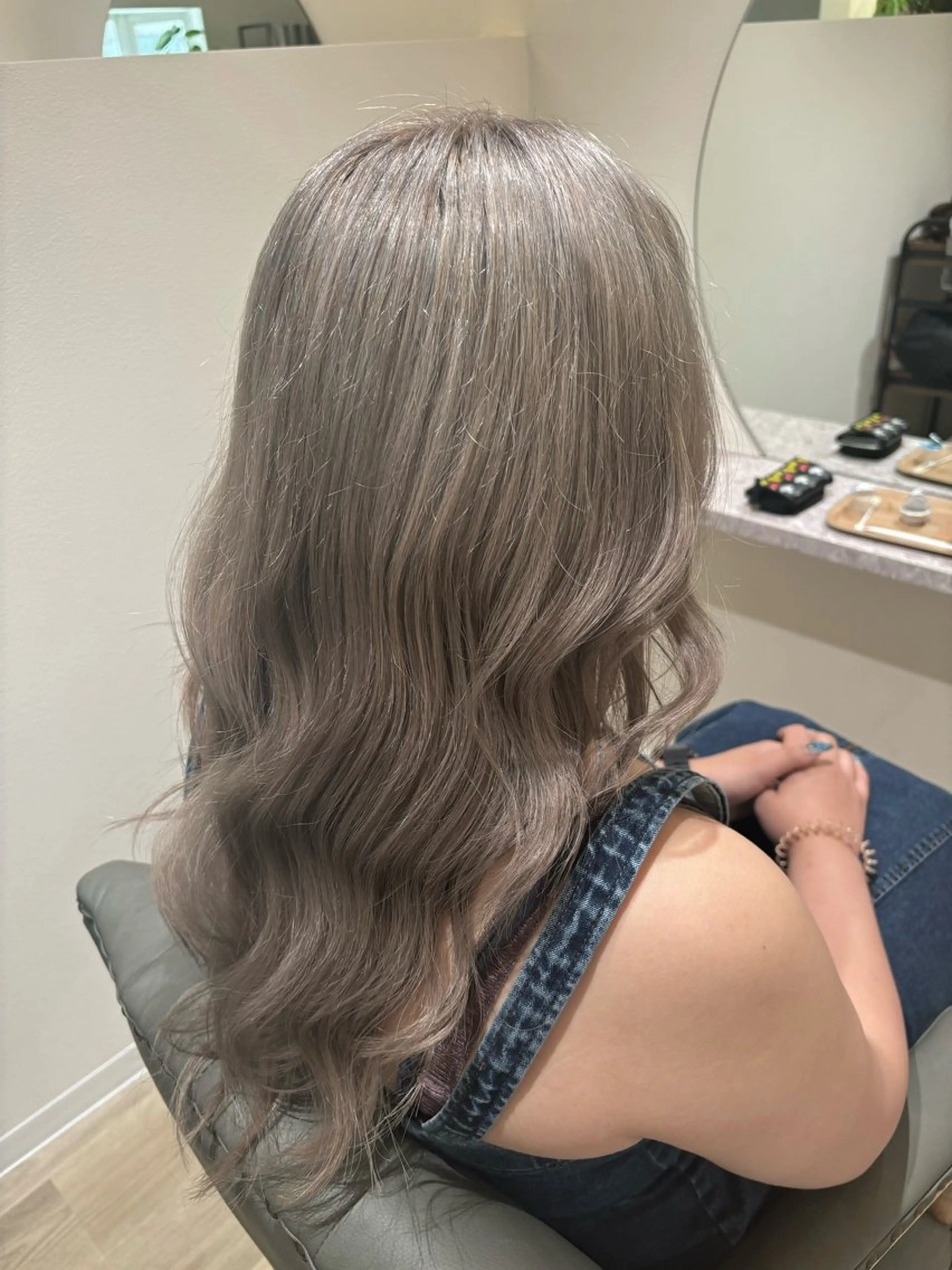 ロング カラー シルバー 中田 渚のヘアスタイル