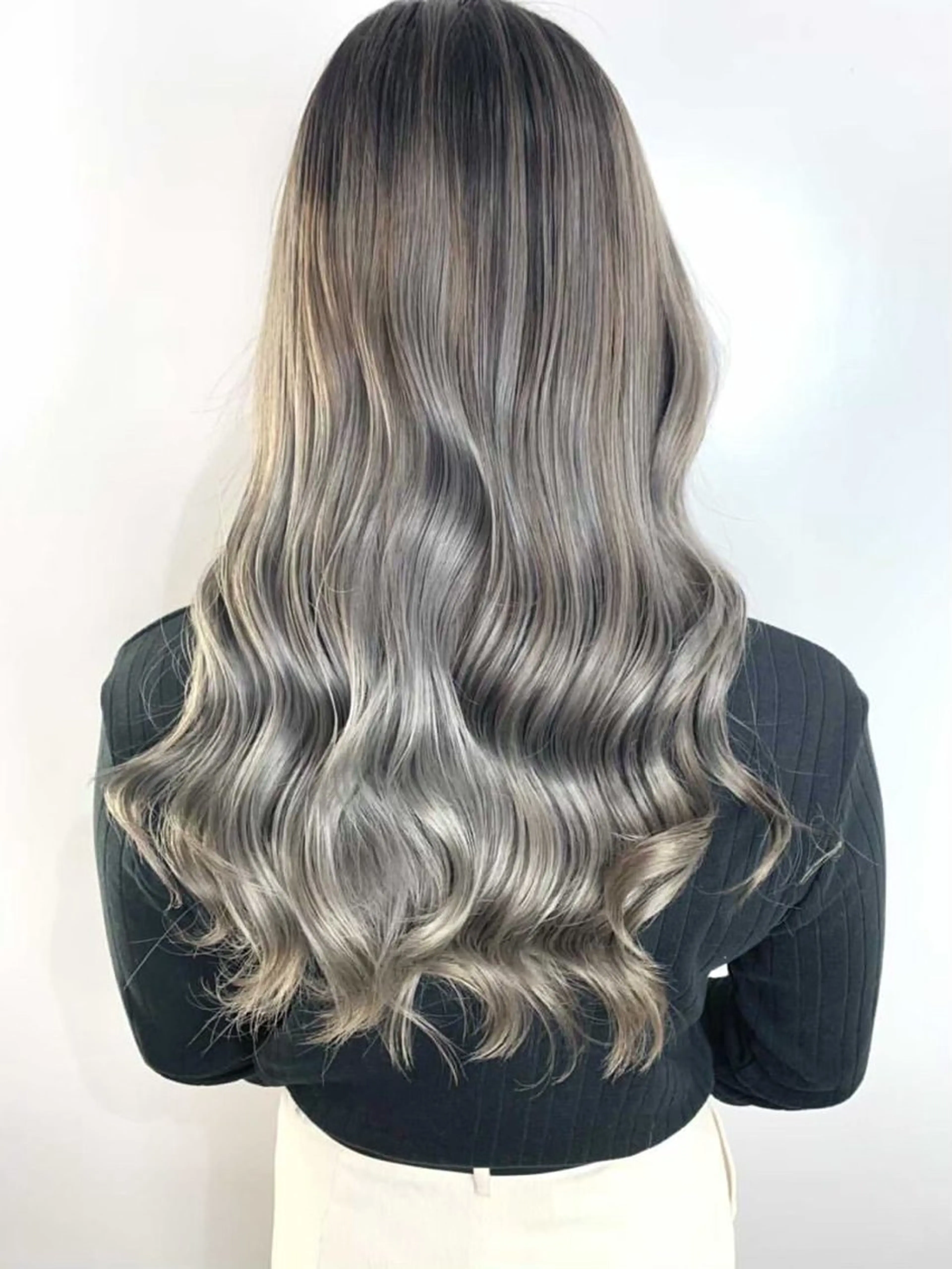 ロング カラー グレージュ MUSASHI ブリーチカラー◎のヘアスタイル