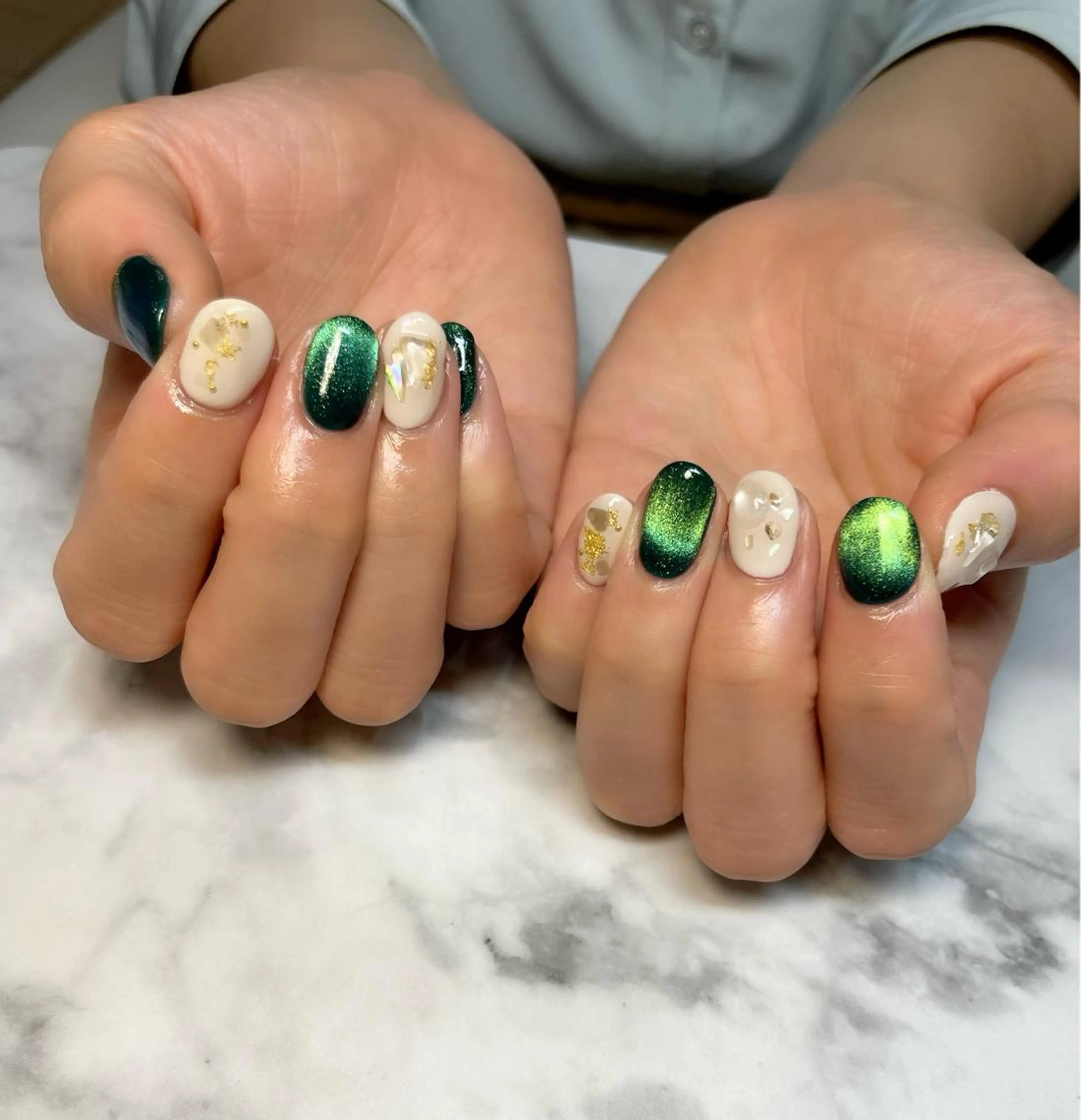 ネイル グリーン マグネットネイル ハンドネイル フットネイル Beauty Salon GIGI所属・GIGI AYA🦋のネイルデザイン