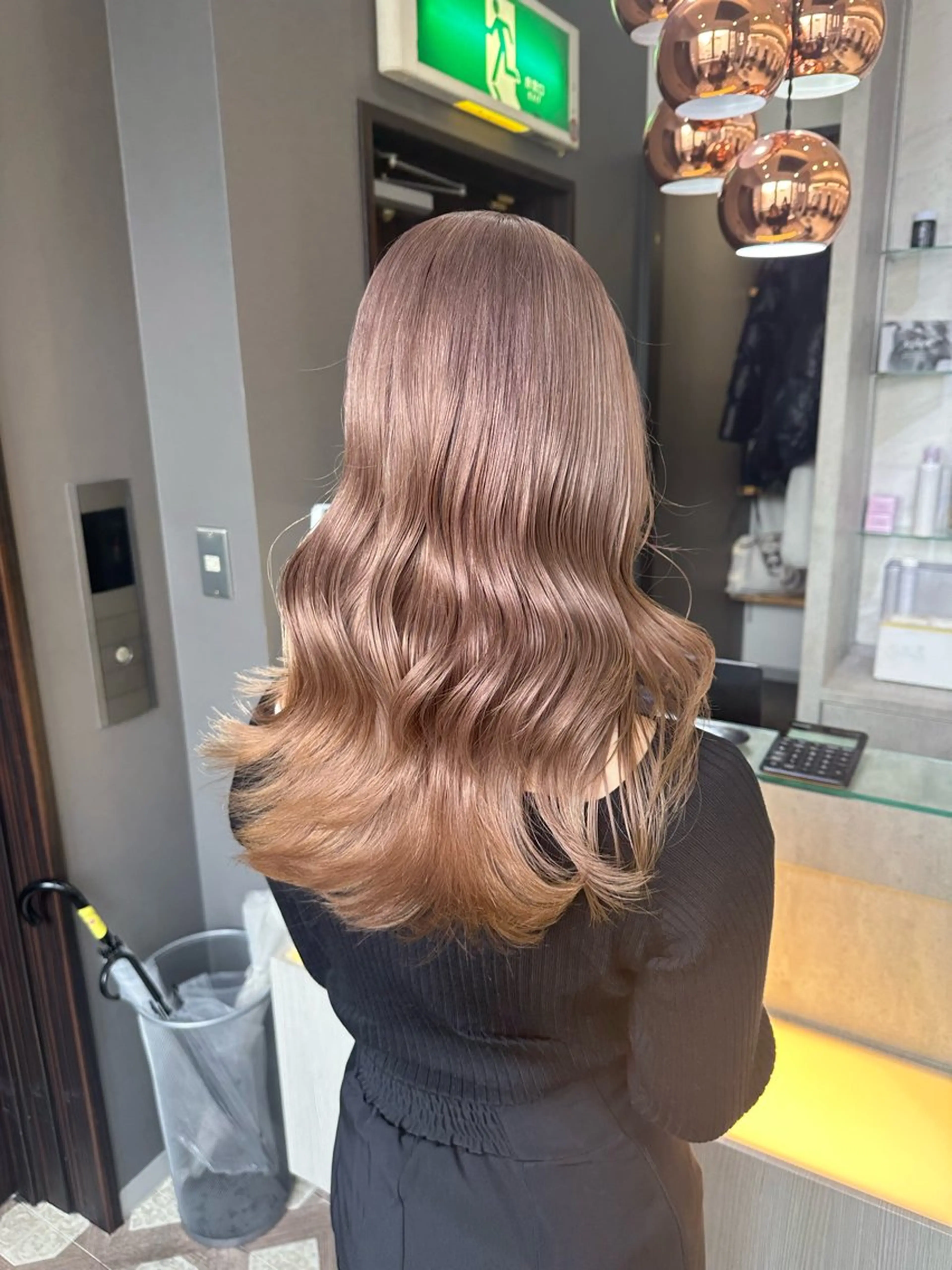 ロング カラー noa 寒色系カラーブリーチのヘアスタイル